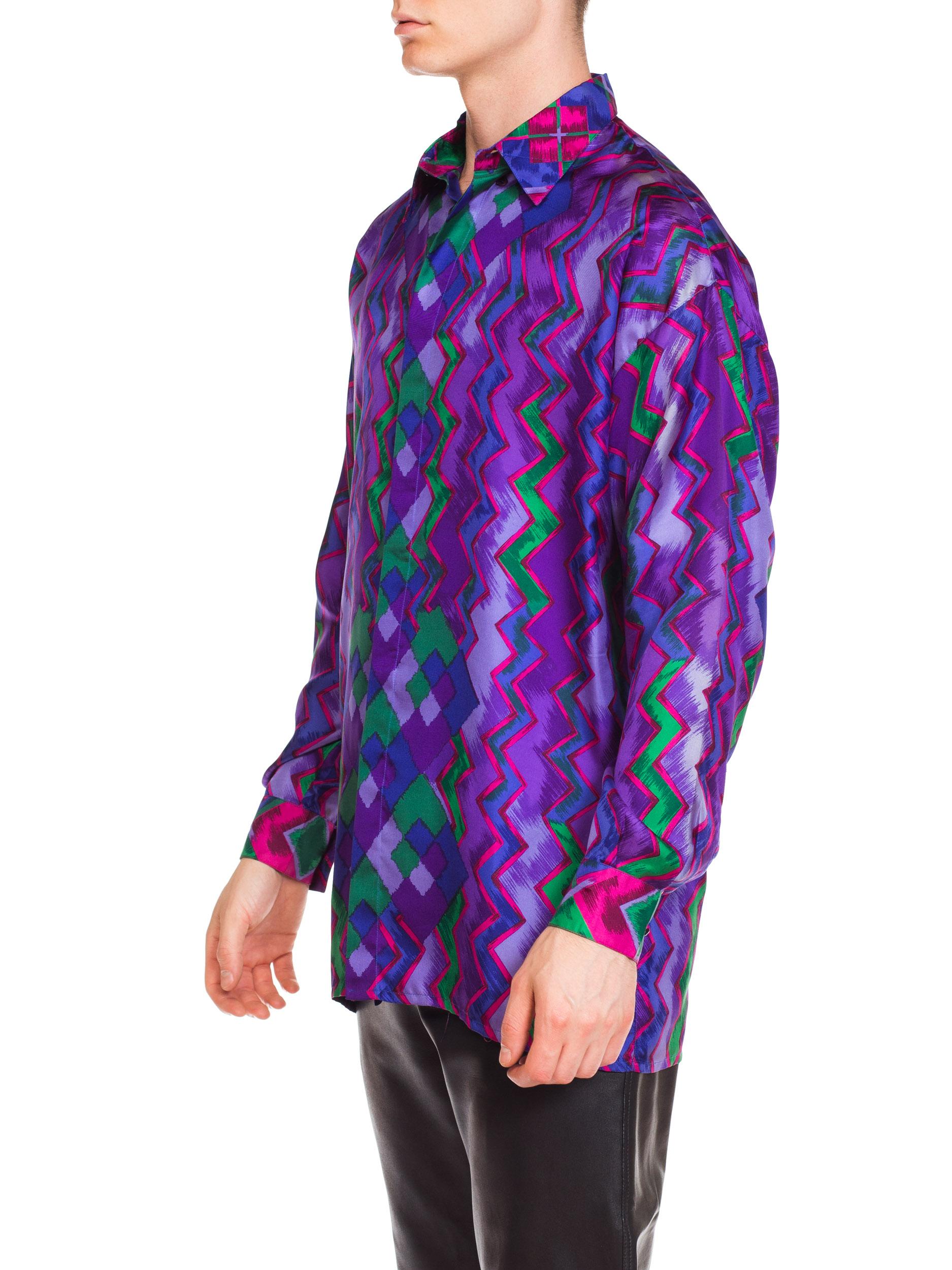 1990er GIANNI VERSACE Lila Geometrisches Istante Herrenhemd aus Seide aus Seide Gr. 46 (Violett) im Angebot