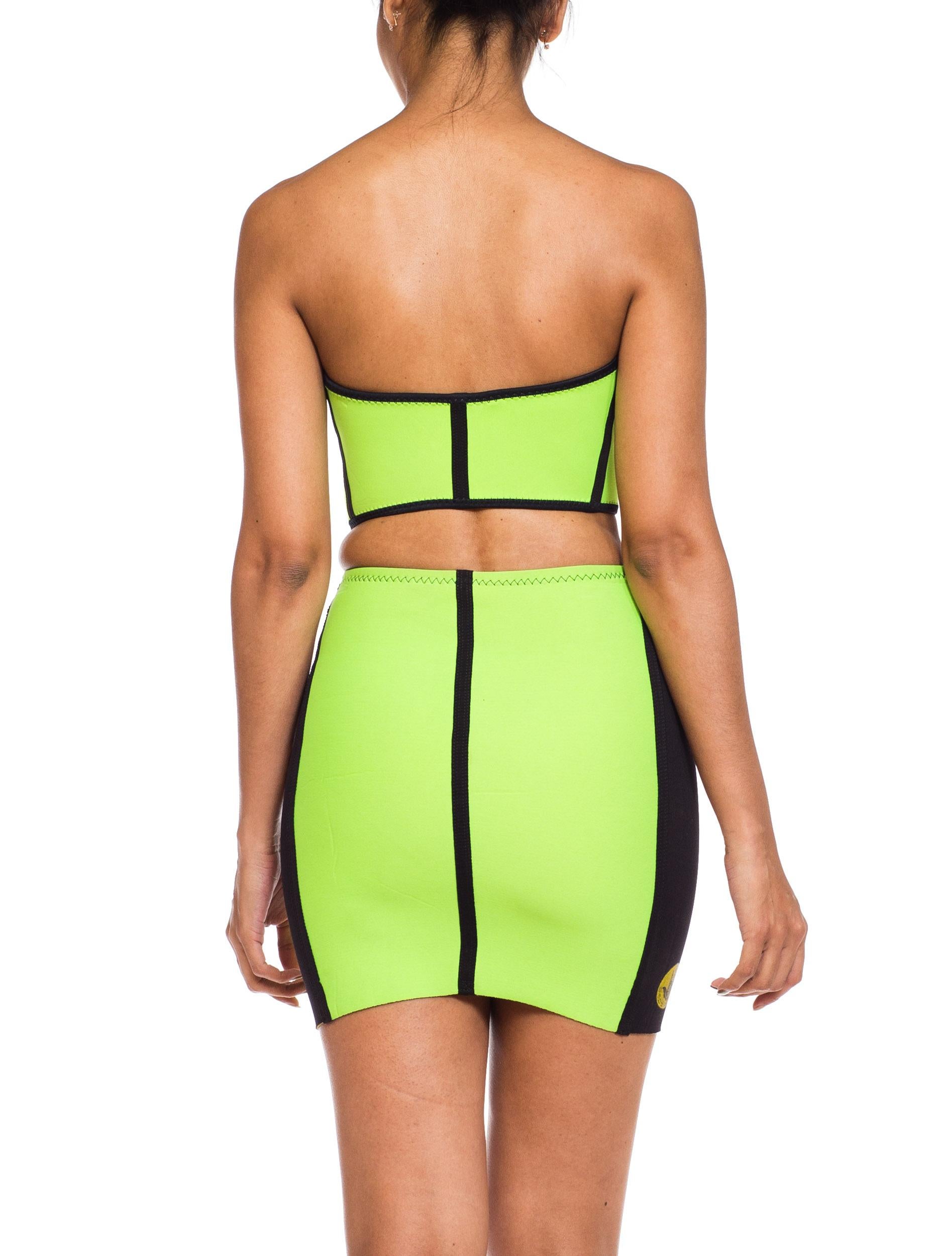 1980S BODY GLOVE Neon Lime Green Neoprene Strapless Zip Up Bra Top & Mini Skirt In Excellent Condition In New York, NY