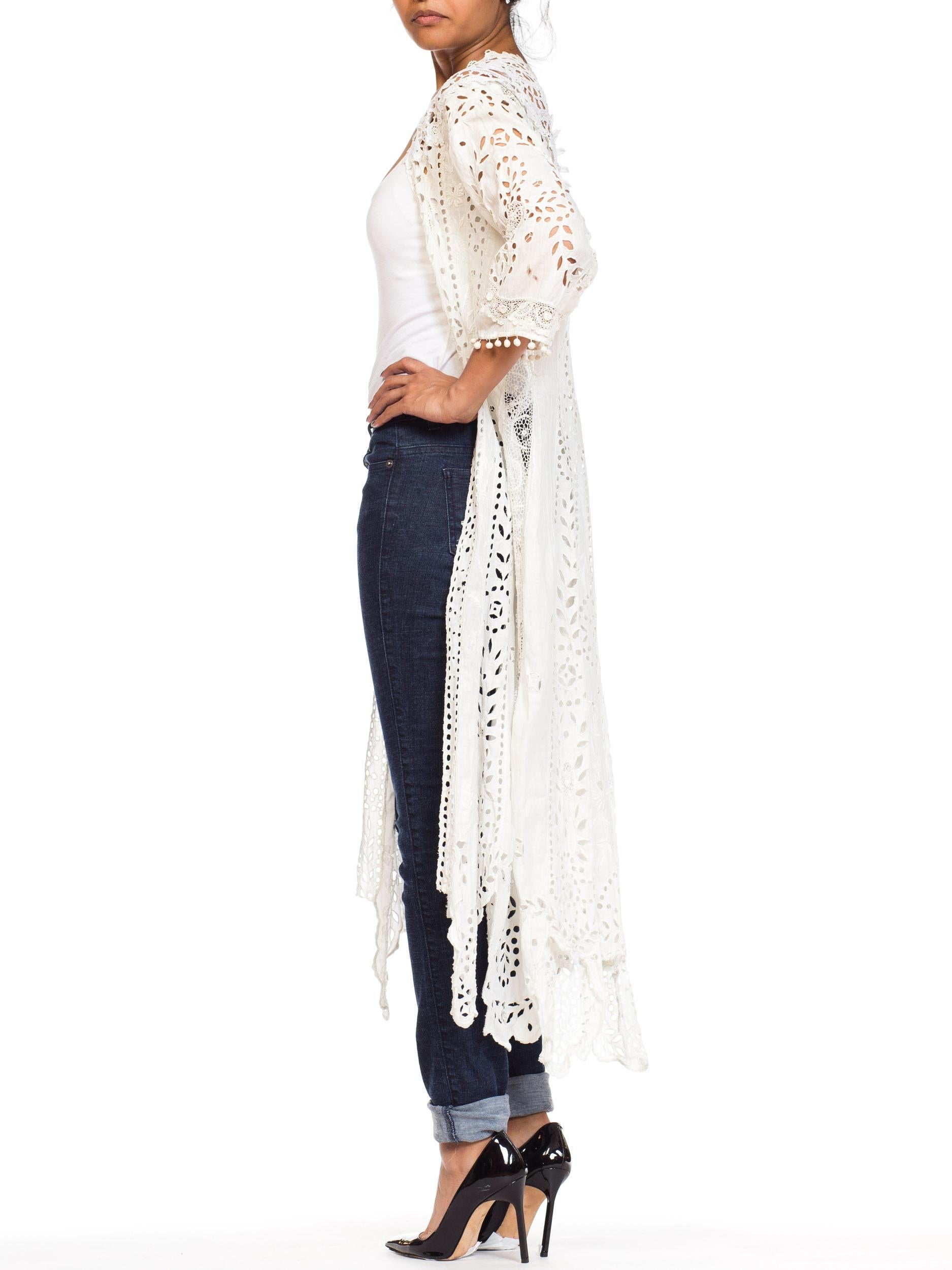 1890S White Victorian Linen & Cotton Hand Made Eyelet Irish Crochet Lace Duster In Excellent Condition In New York, NY