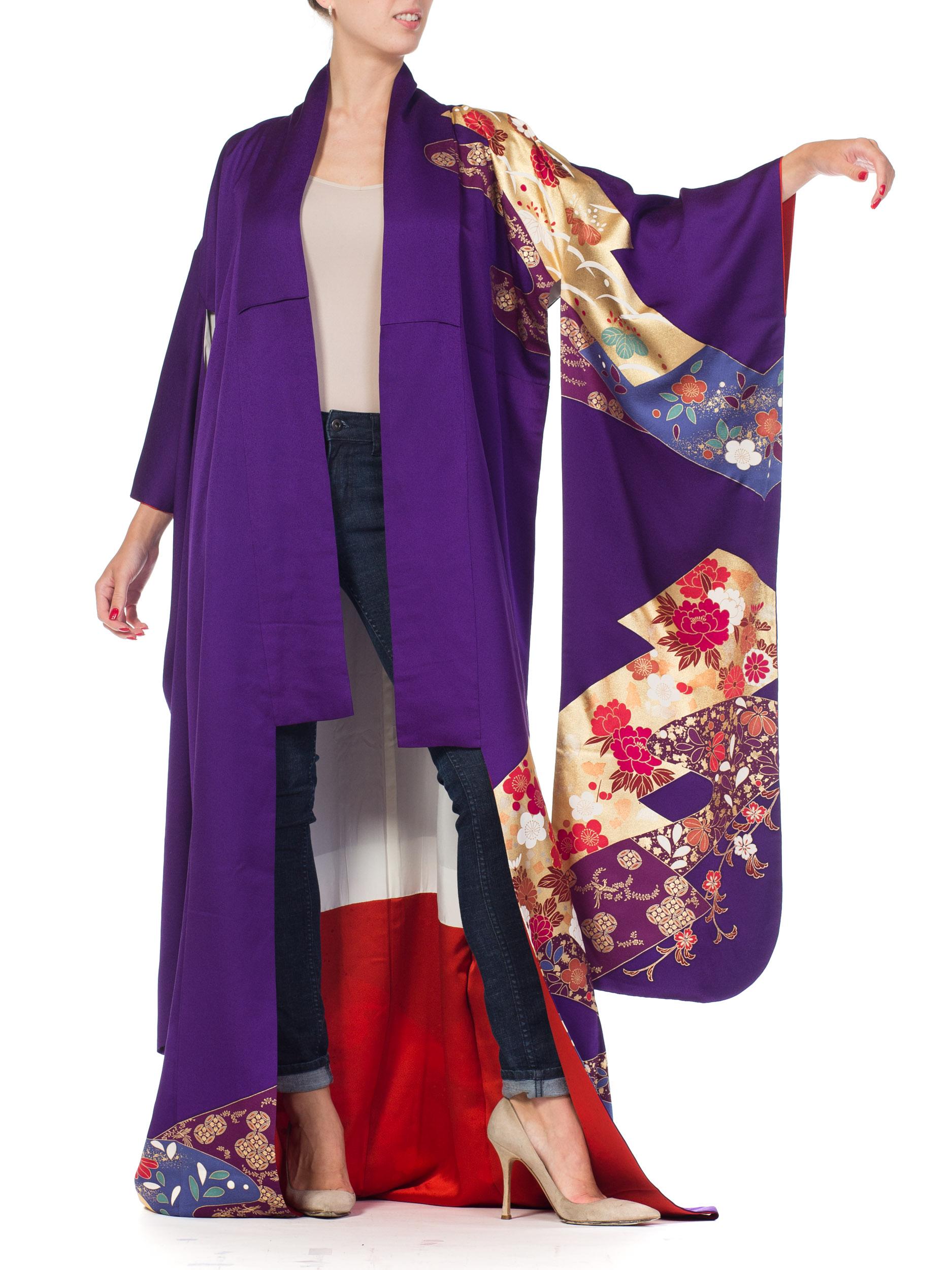 Violet Soie japonaise royale violette et or des années 1970  Kimono de style kimono en vente