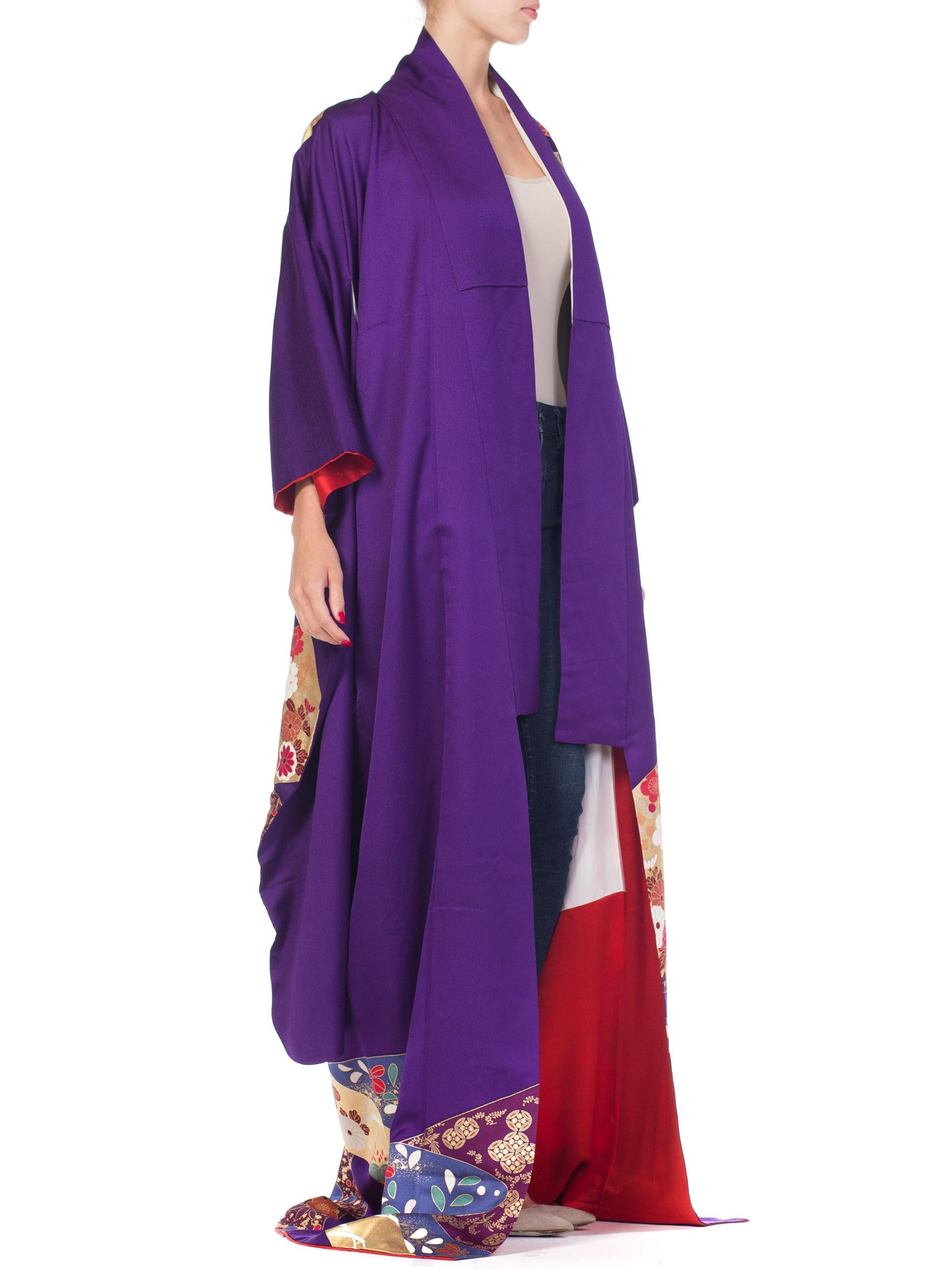 Soie japonaise royale violette et or des années 1970  Kimono de style kimono Pour femmes en vente
