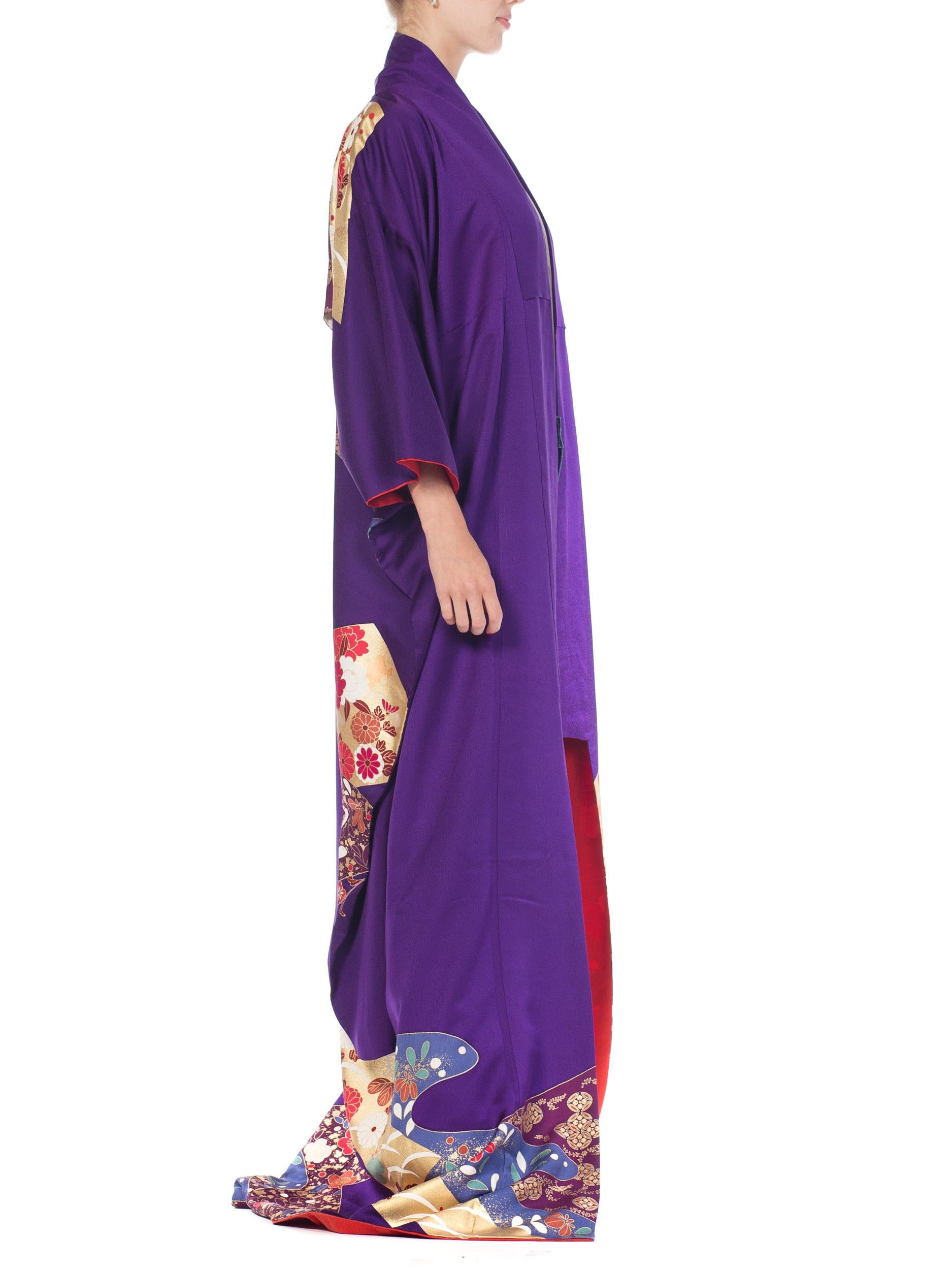 Soie japonaise royale violette et or des années 1970  Kimono de style kimono en vente 2