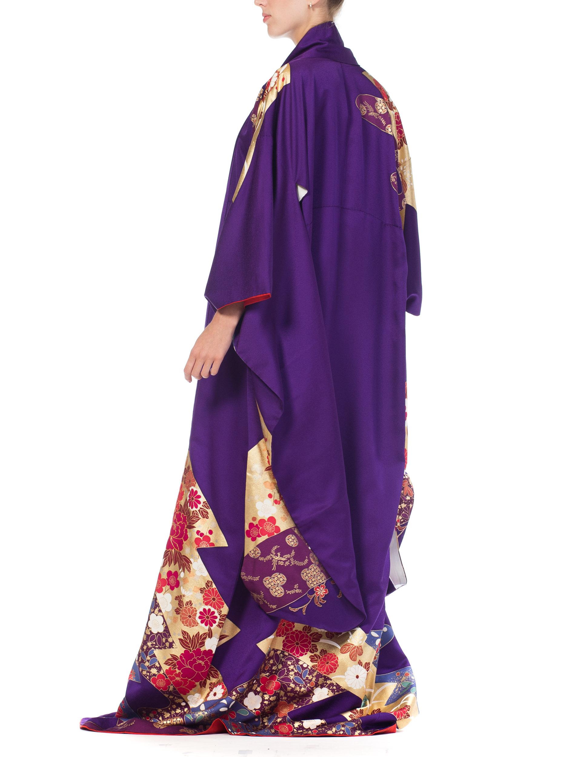 Soie japonaise royale violette et or des années 1970  Kimono de style kimono en vente 6