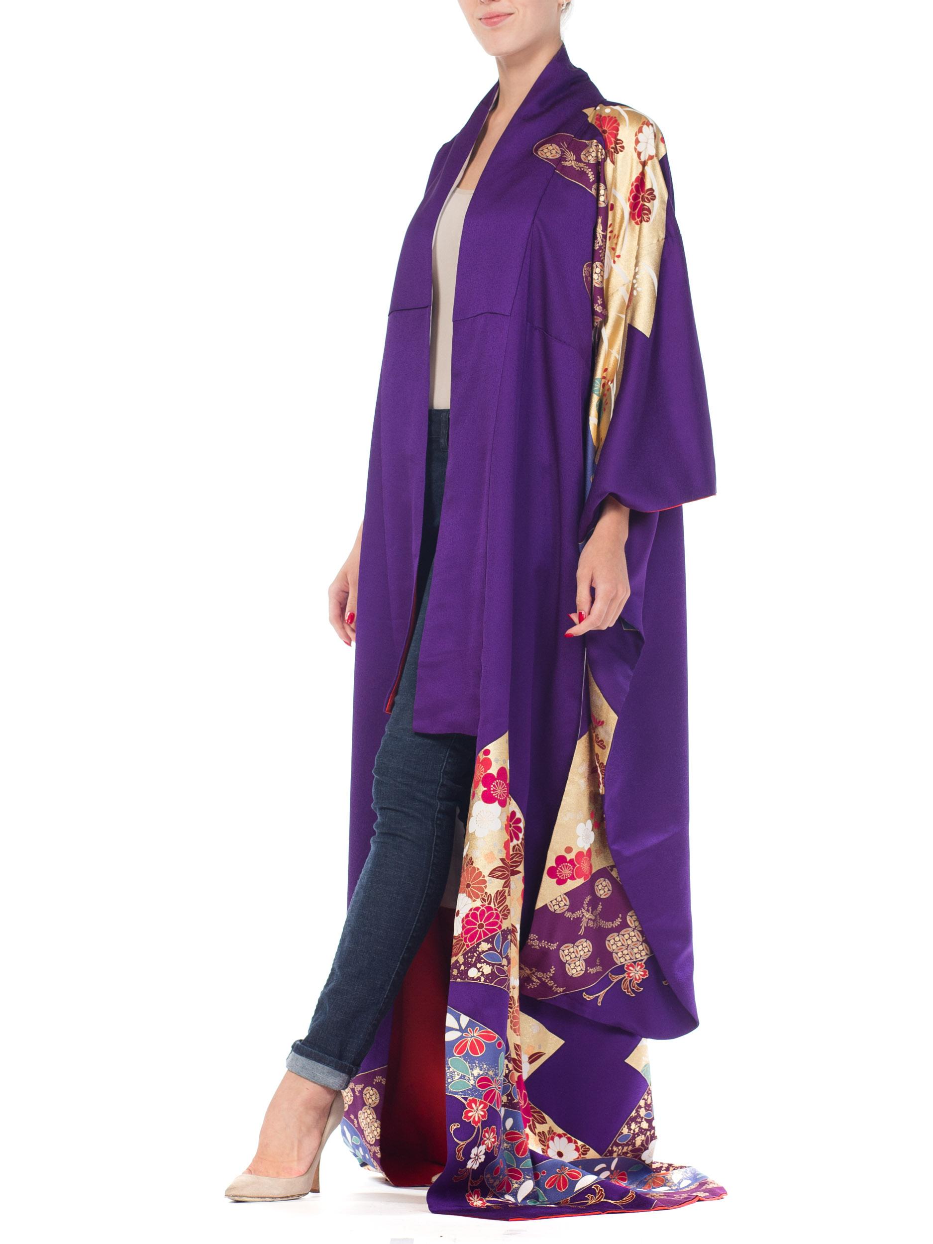 Soie japonaise royale violette et or des années 1970  Kimono de style kimono en vente 7