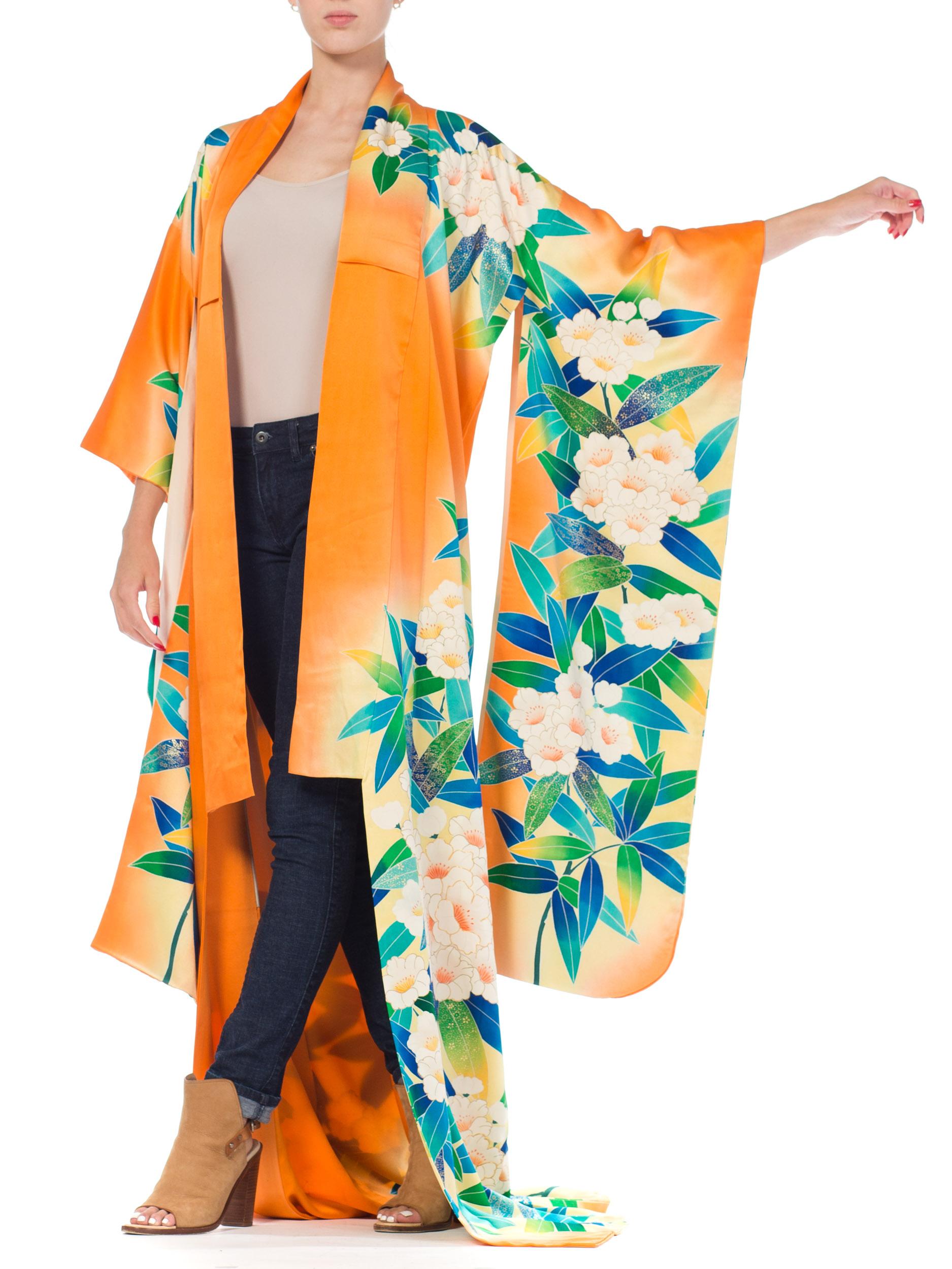 1970S Hand Printed Tropical Floral Japanese Silk Kimono For Sale 4