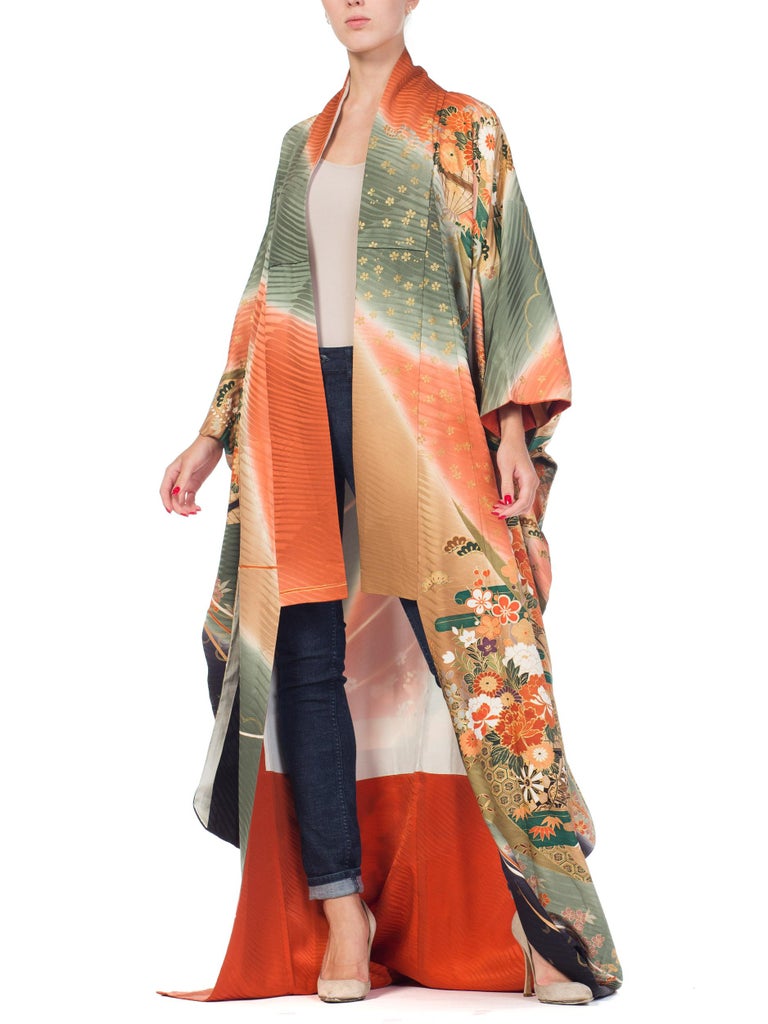 Japanese Silk Kimono With Ombré and Gold Details For Sale at 1stdibs