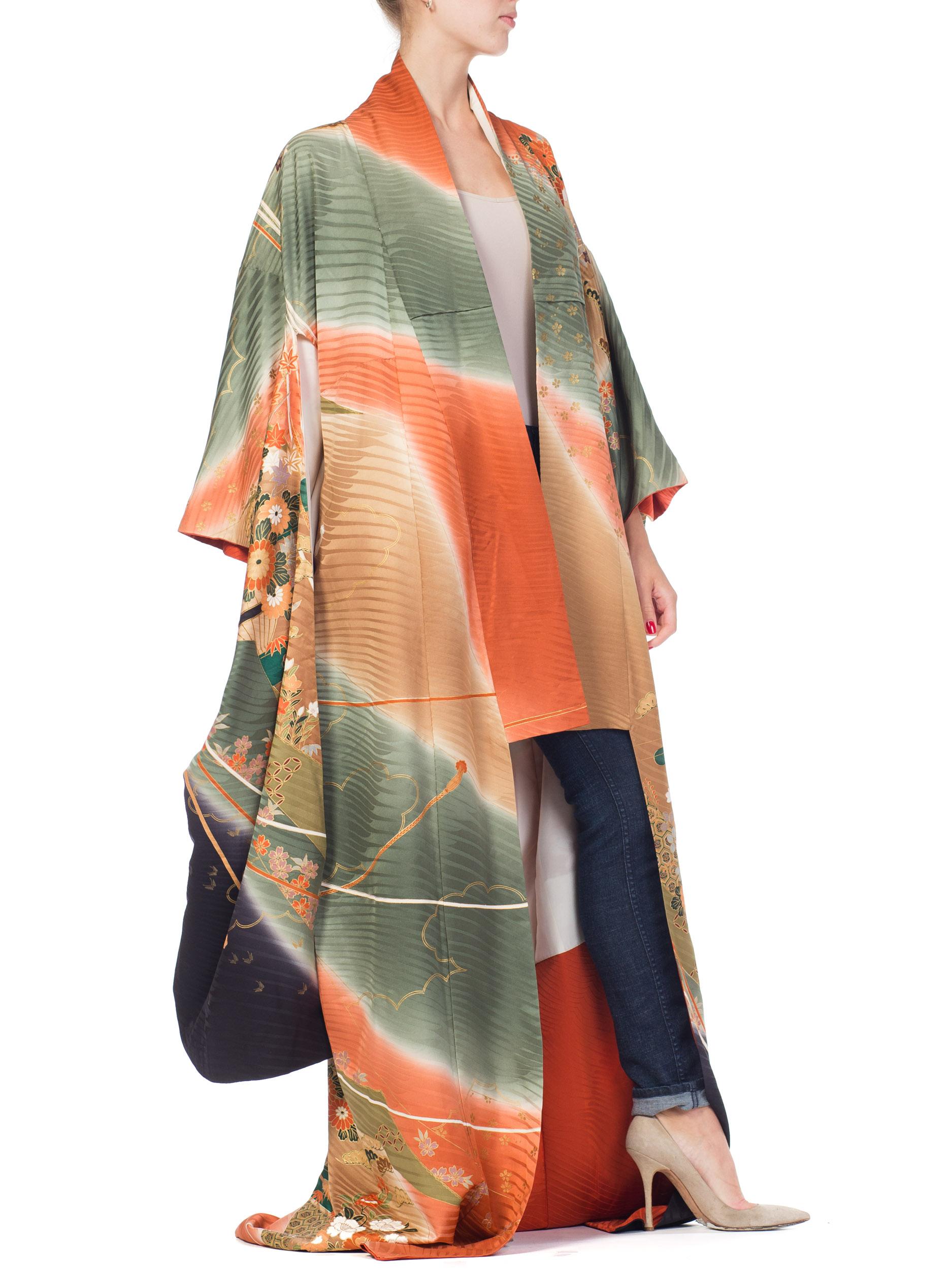 1970S Multicolor Floral Seide Japanisch mit Ombré & Gold Details Kimono im Angebot 1