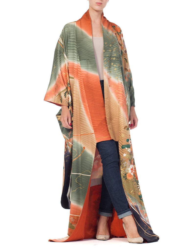 Japanese Silk Kimono With Ombré and Gold Details For Sale at 1stdibs
