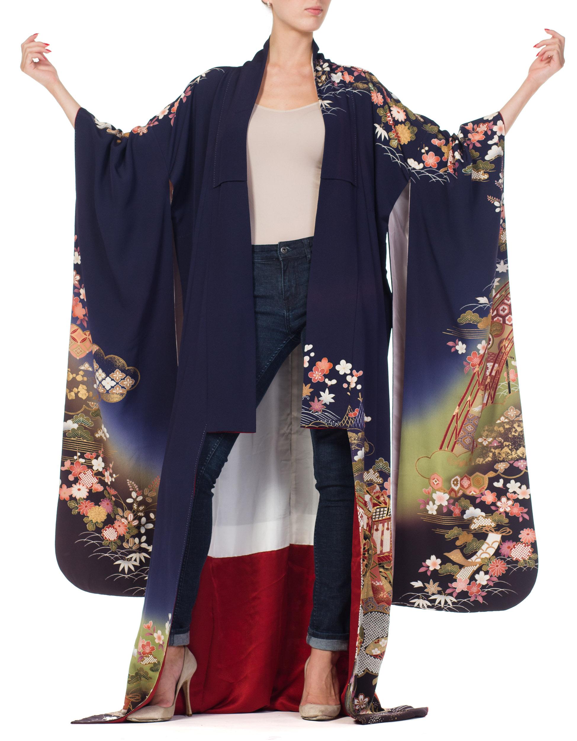 Japanischer Kimono aus den 1970er Jahren in Marineblau mit Goldblumen (Schwarz) im Angebot