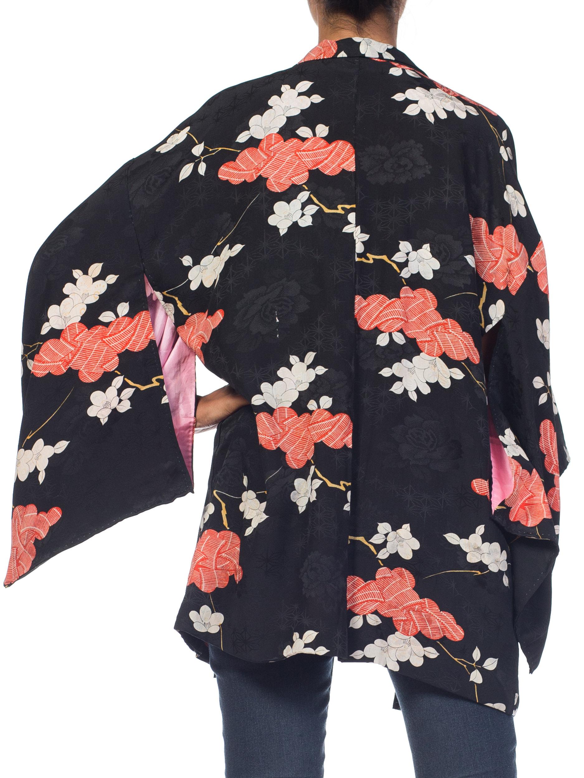 Japanese Black and White Silk Kimono, 1930s  In Excellent Condition In New York, NY