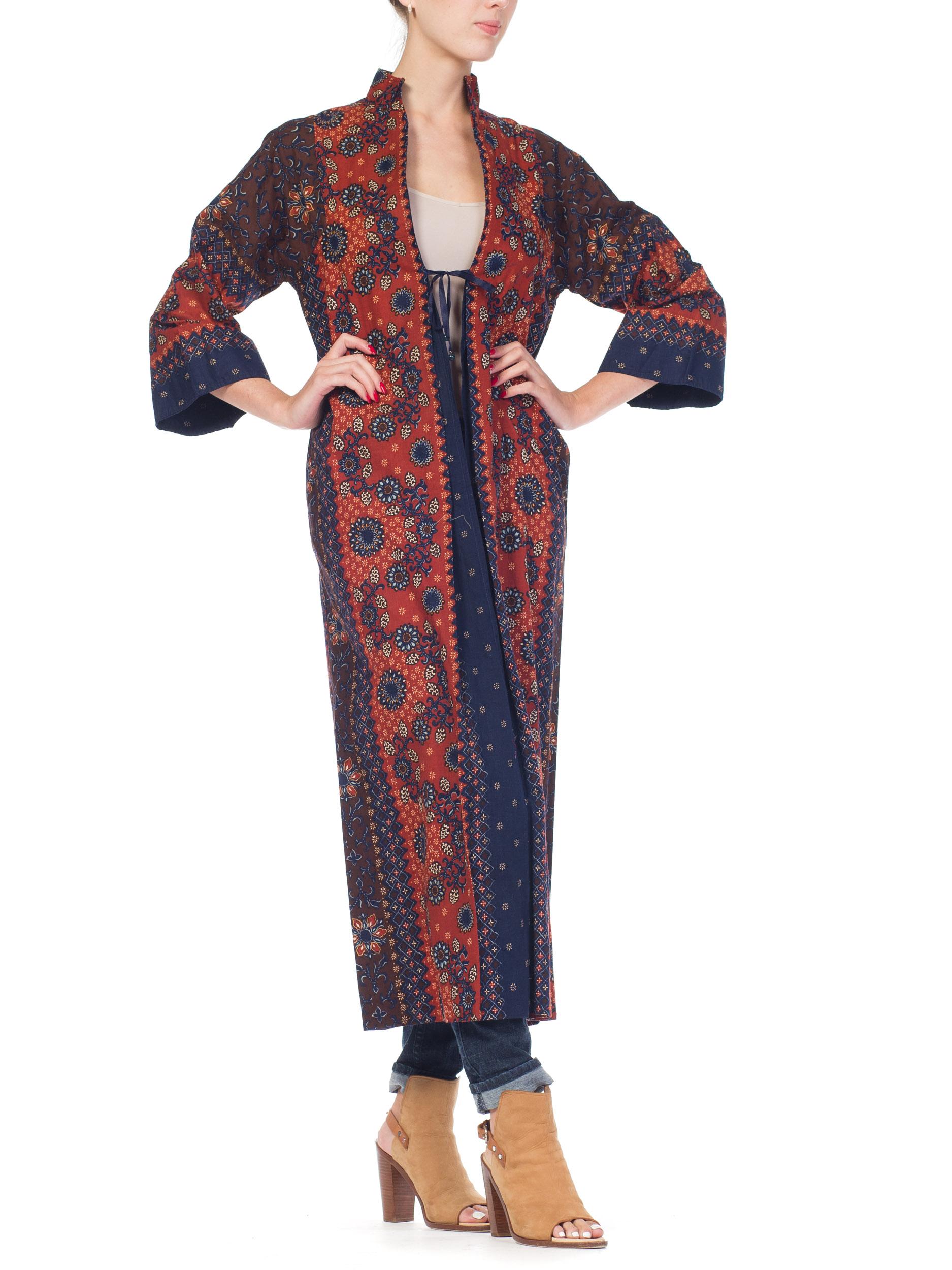 1970S I MAGNIN Brown & Blue Cotton South East Asian Batik Print Duster Kaftan In Excellent Condition For Sale In New York, NY