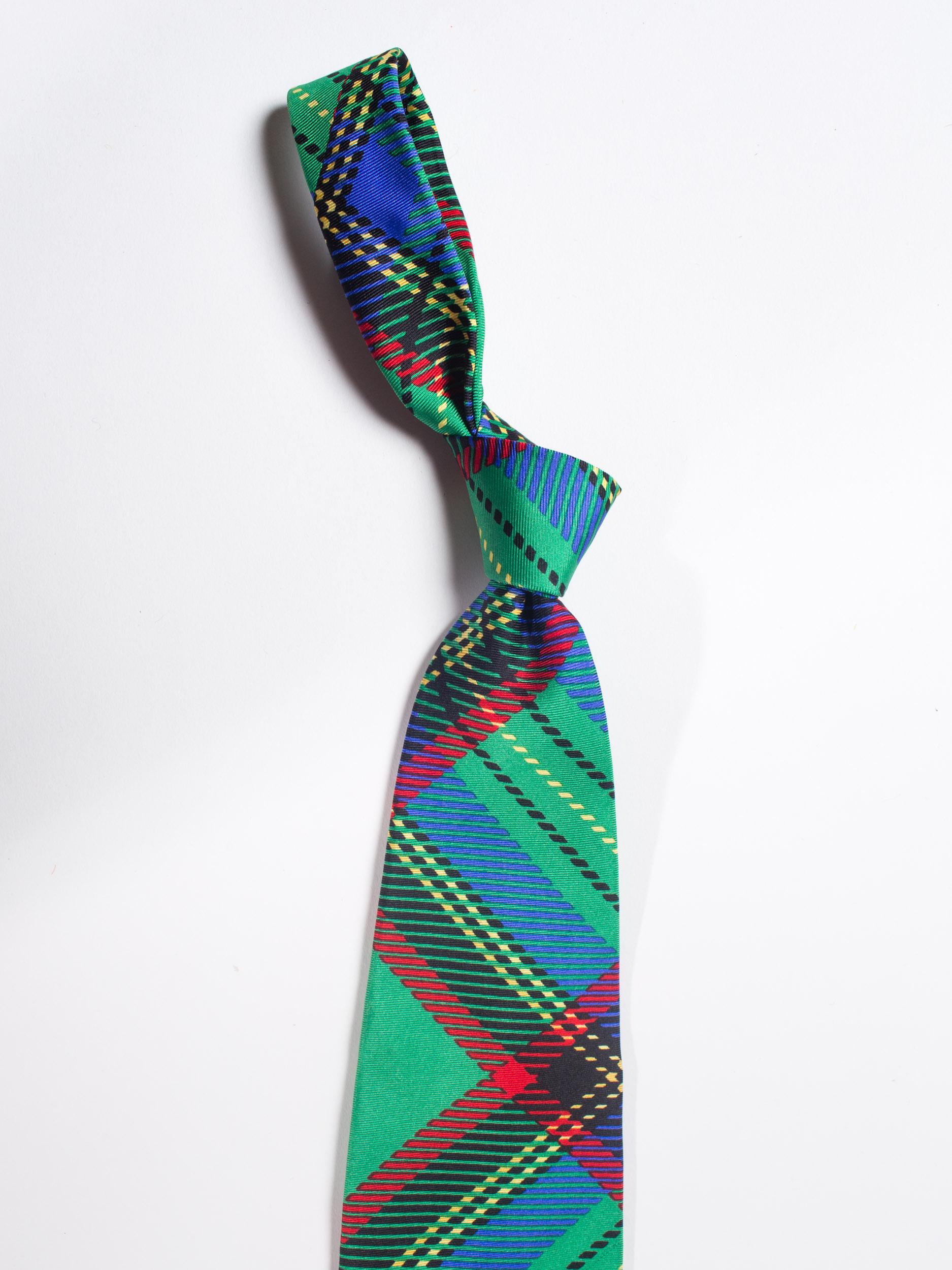 Bleu GIANNI VERSACE Cravate en soie à carreaux verts pour hommes des années 1990 en vente