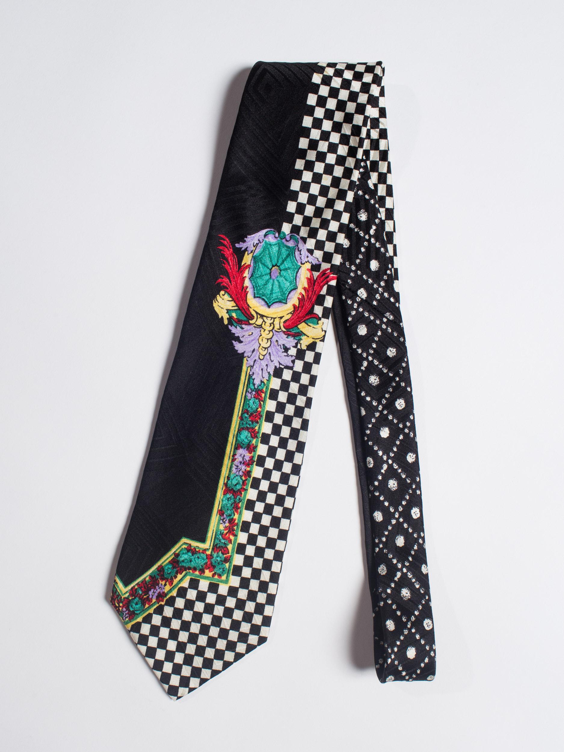 1990S GIANNI VERSACE Op-Art Baroque Silk Mens Tie In Excellent Condition For Sale In New York, NY