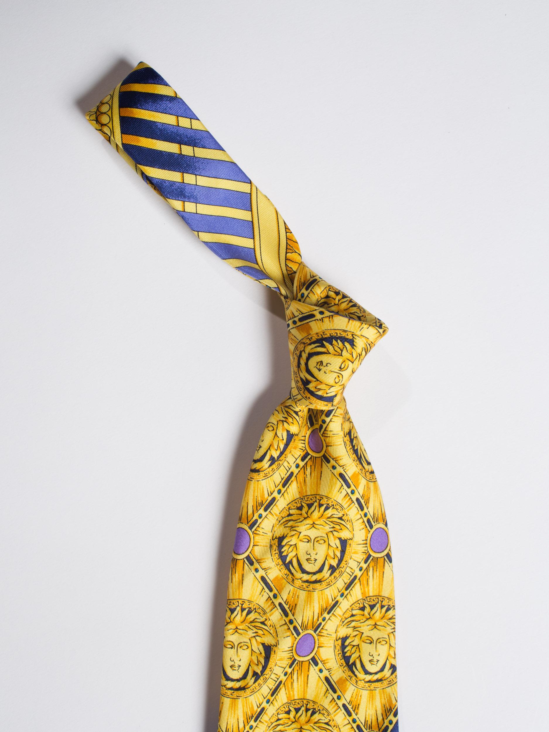 1990S GIANNI VERSACE Baroque Gold Medusa Silk Mens Tie In Excellent Condition In New York, NY