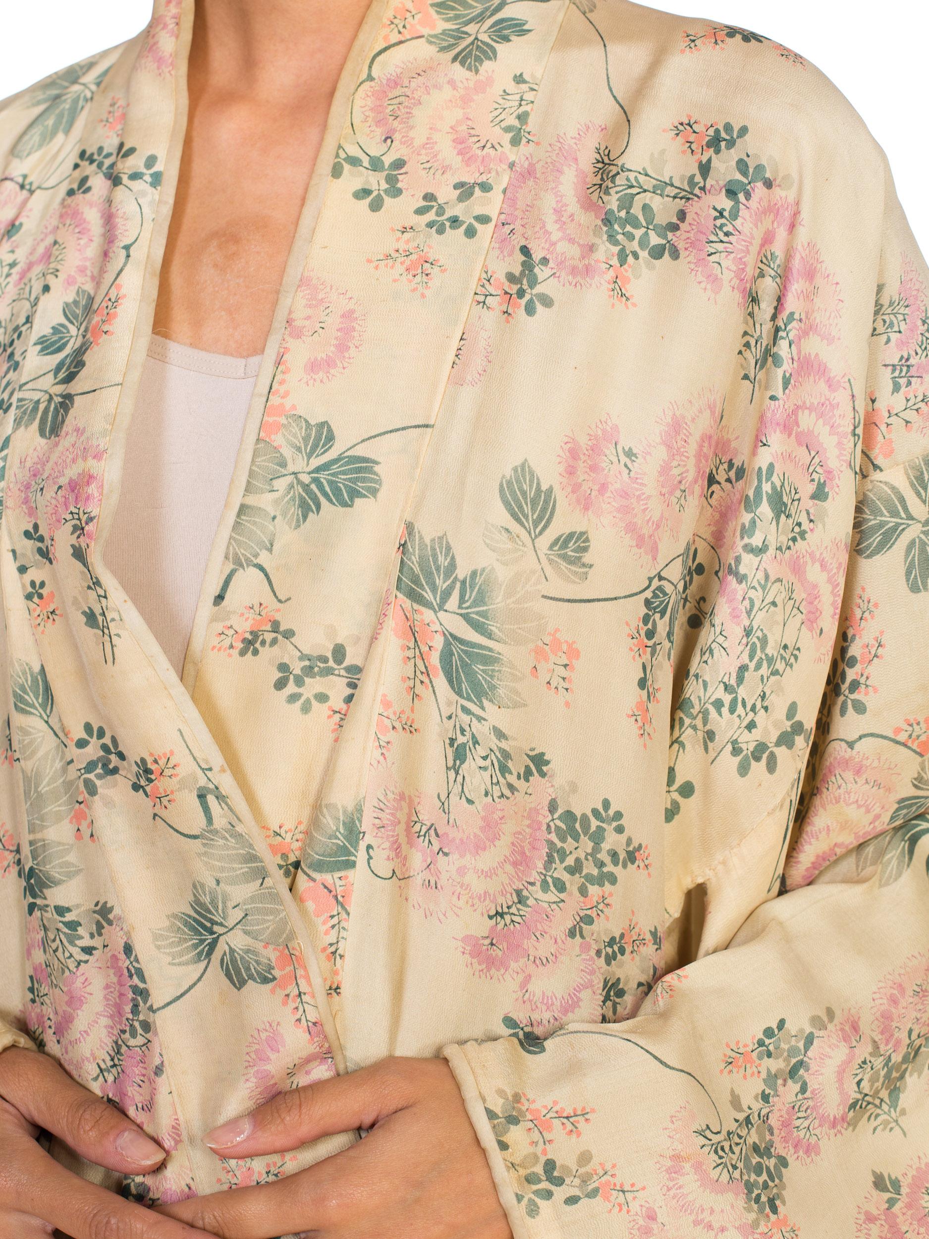 1890S Rare Victorian Hand Printed Light Weight Silk  Kimono For Sale 1