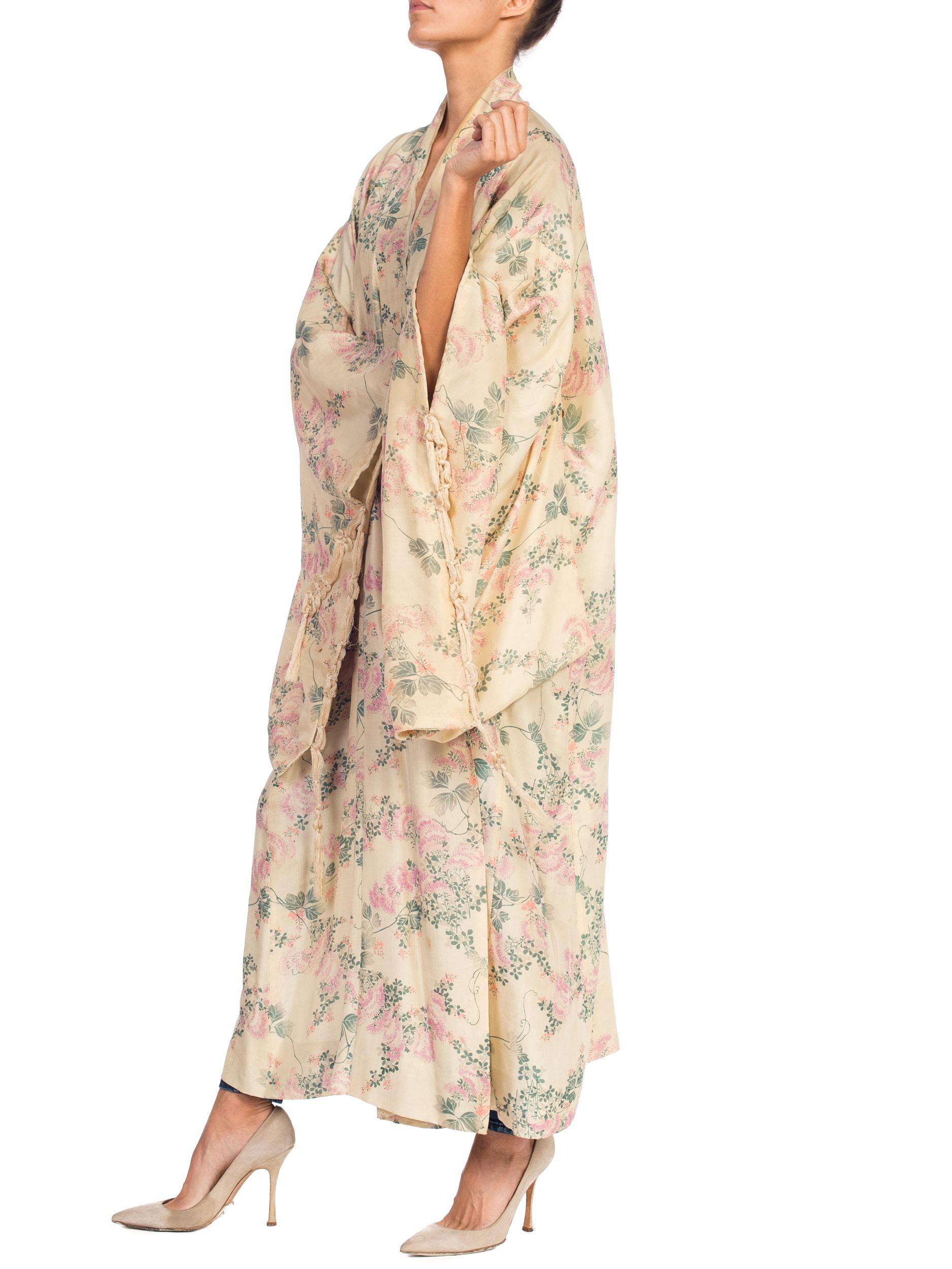1890S Rare Victorian Hand Printed Light Weight Silk  Kimono For Sale 4