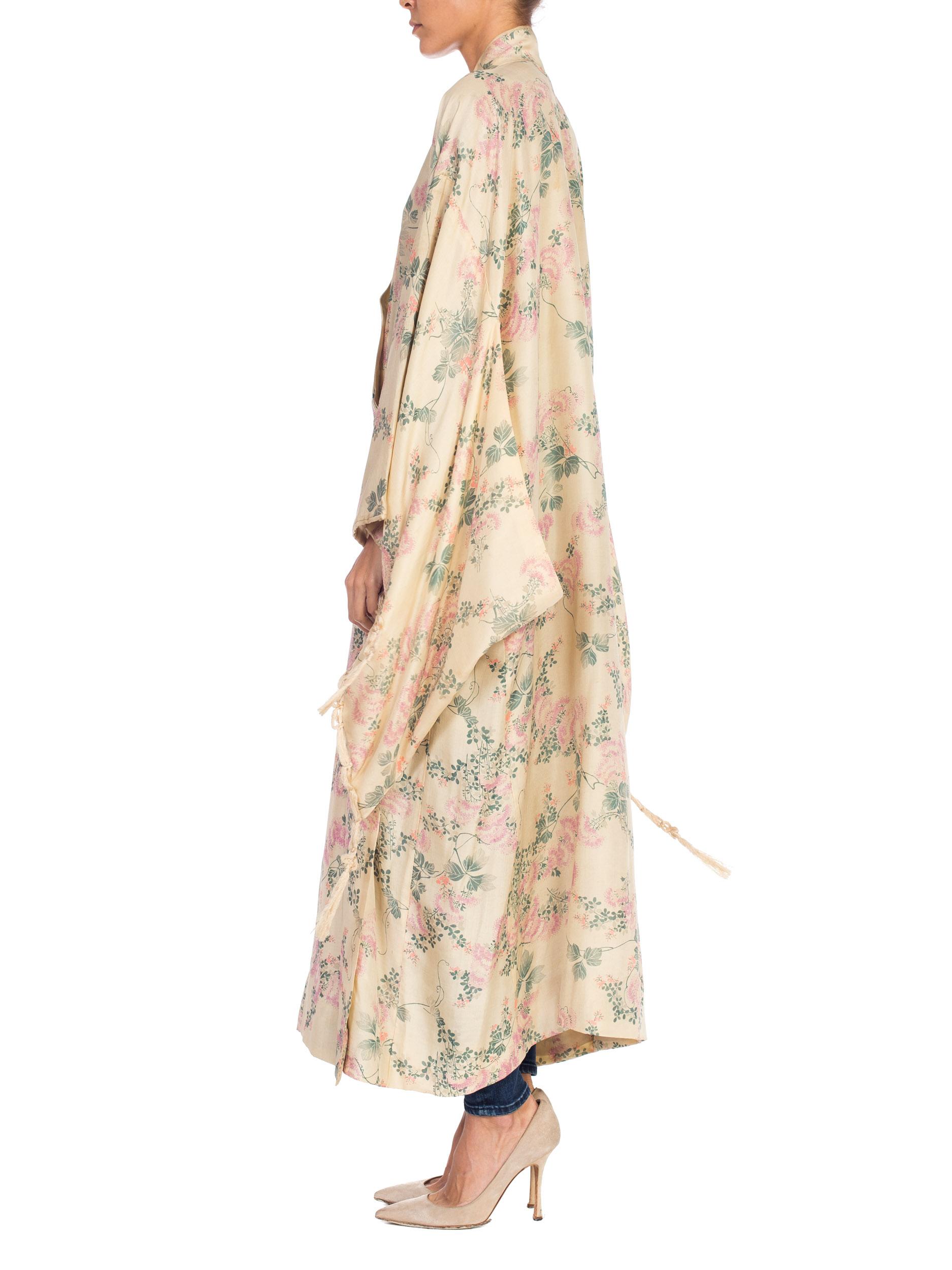 1890S Rare Victorian Hand Printed Light Weight Silk  Kimono For Sale 5