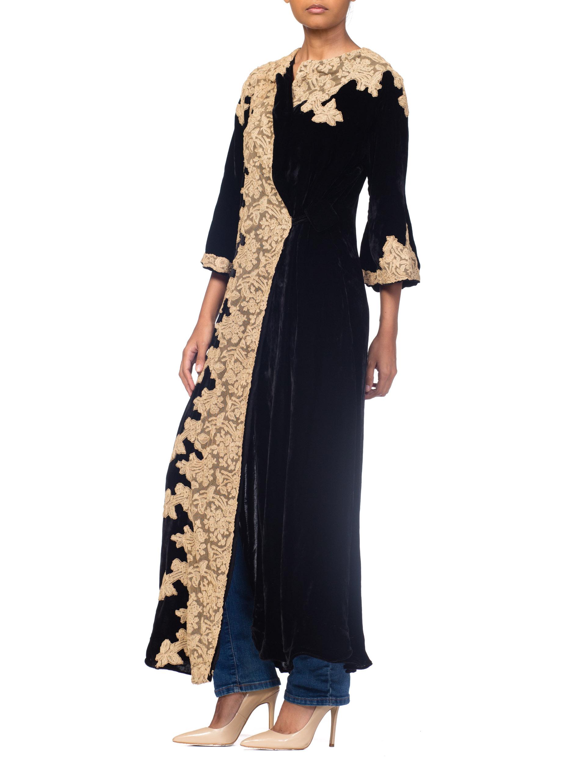 Women's 1920S Black Silk Velvet  Robe With Nude Lace Appliqué