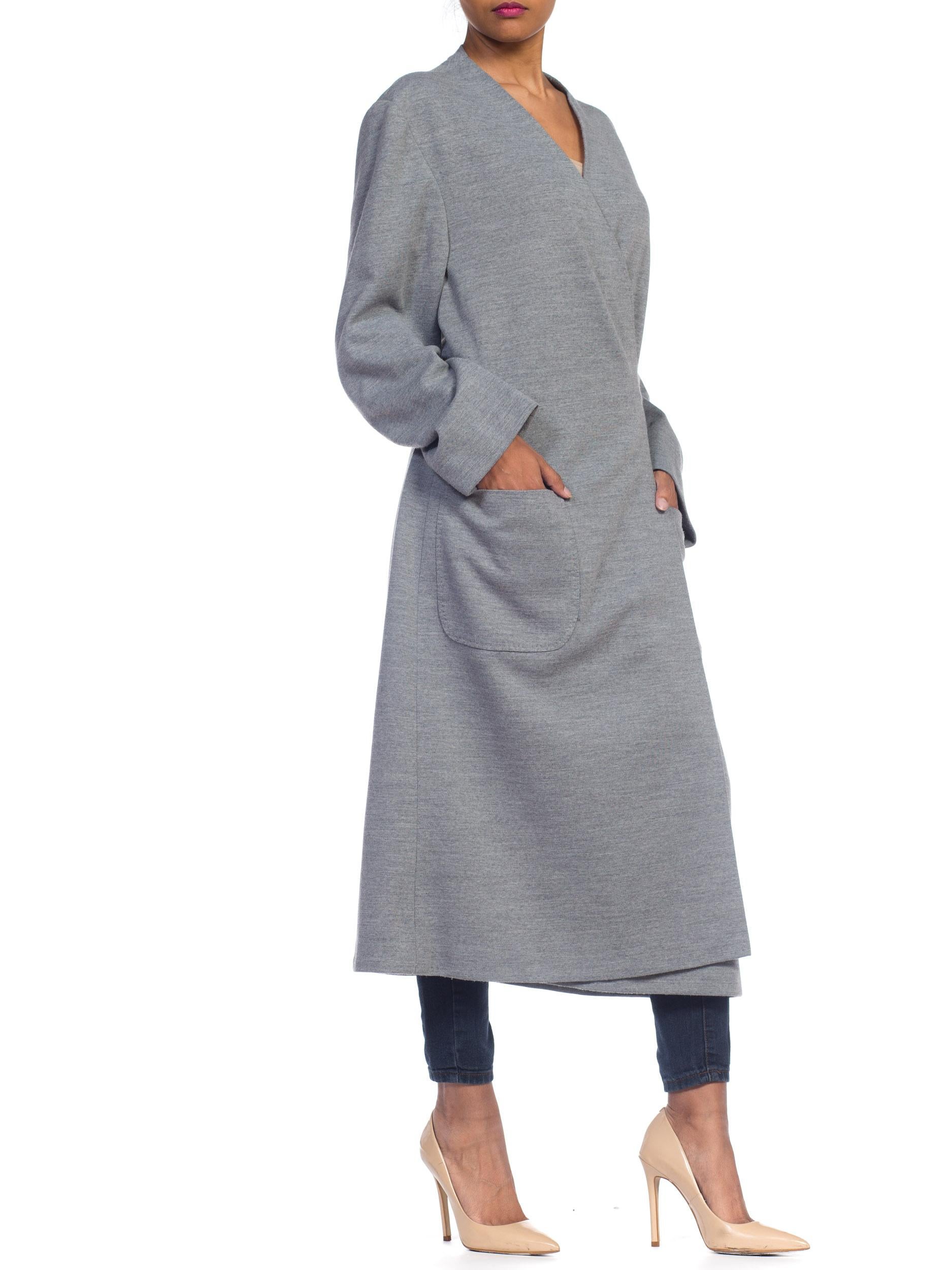 Manteau portefeuille haute couture en laine tricotée gris chiné, fait à la main et non étiqueté, années 1980 Excellent état - En vente à New York, NY