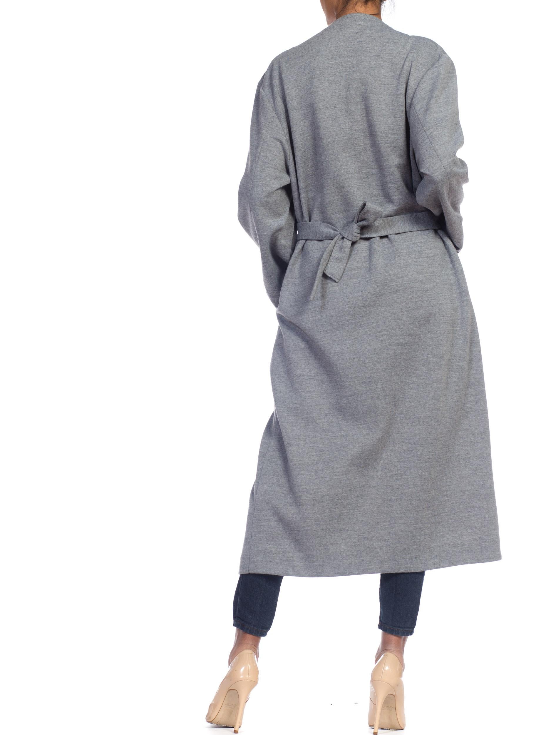 Manteau portefeuille haute couture en laine tricotée gris chiné, fait à la main et non étiqueté, années 1980 en vente 2