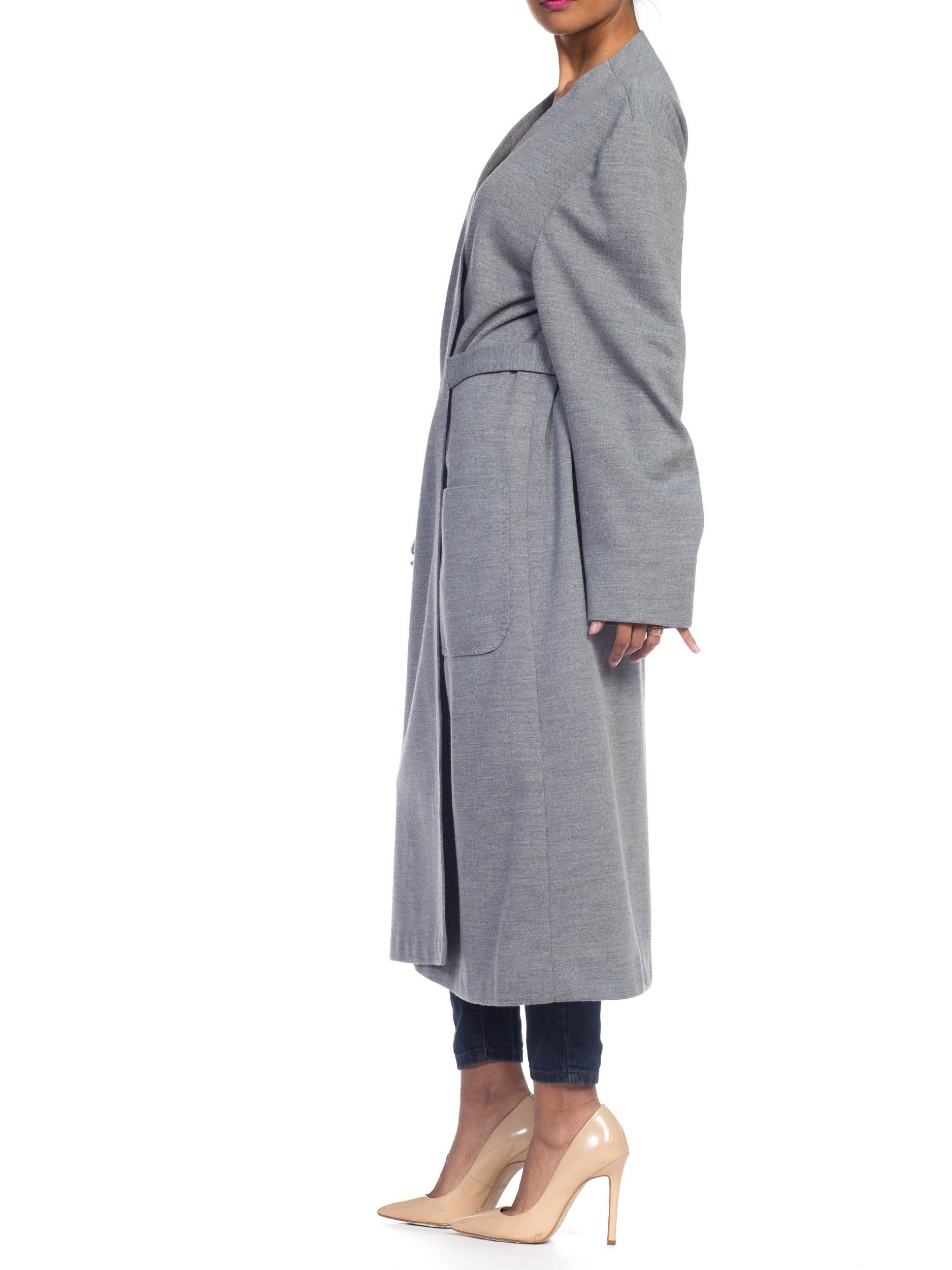 Manteau portefeuille haute couture en laine tricotée gris chiné, fait à la main et non étiqueté, années 1980 en vente 4