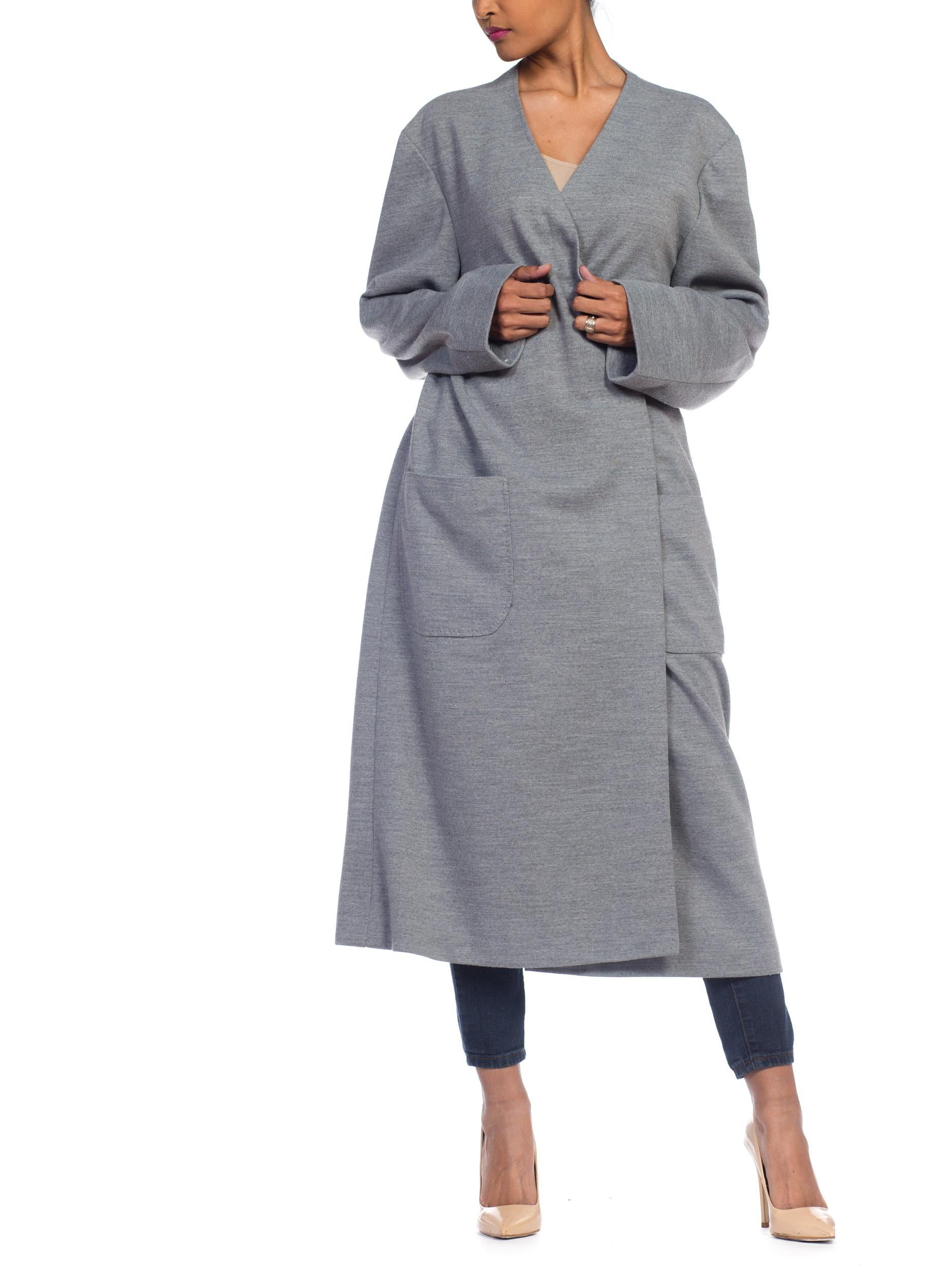 Manteau portefeuille haute couture en laine tricotée gris chiné, fait à la main et non étiqueté, années 1980 en vente 6