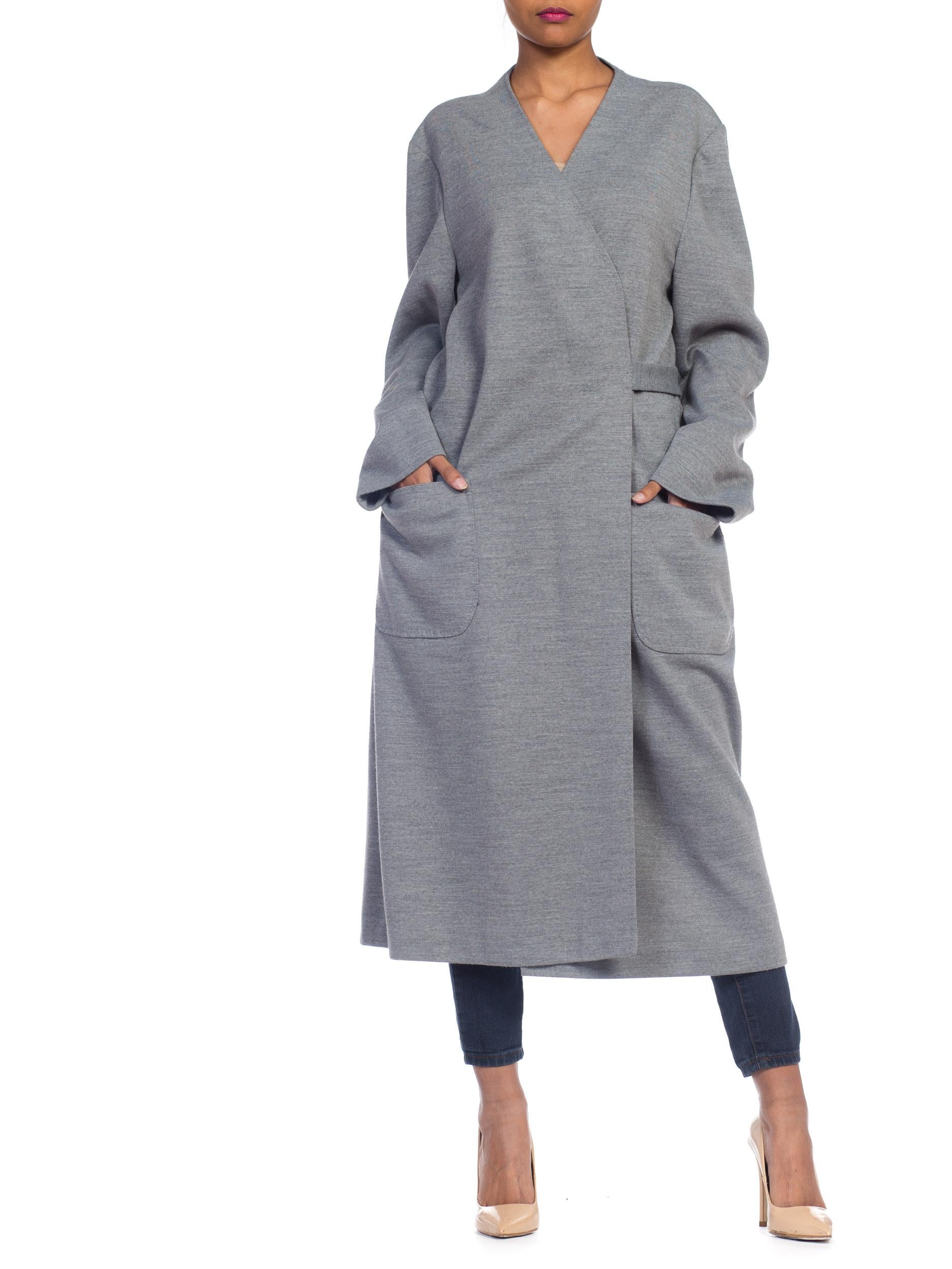 Manteau portefeuille haute couture en laine tricotée gris chiné, fait à la main et non étiqueté, années 1980 en vente 7