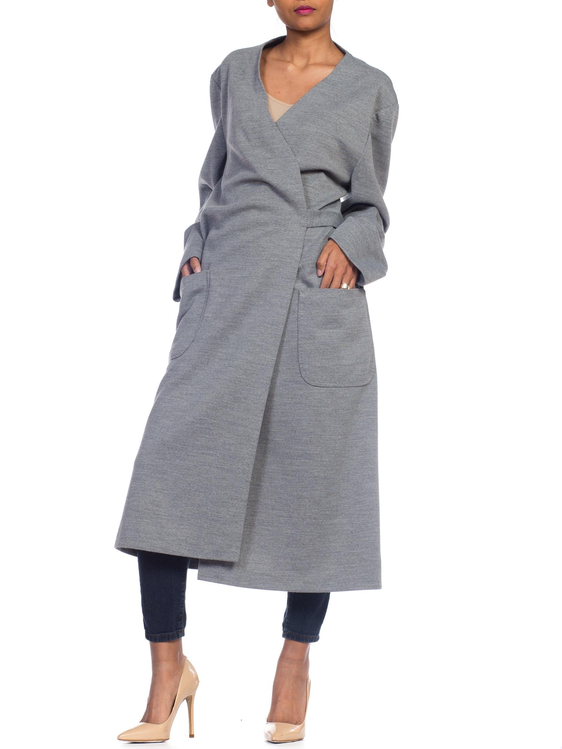 Manteau portefeuille haute couture en laine tricotée gris chiné, fait à la main et non étiqueté, années 1980 en vente 8