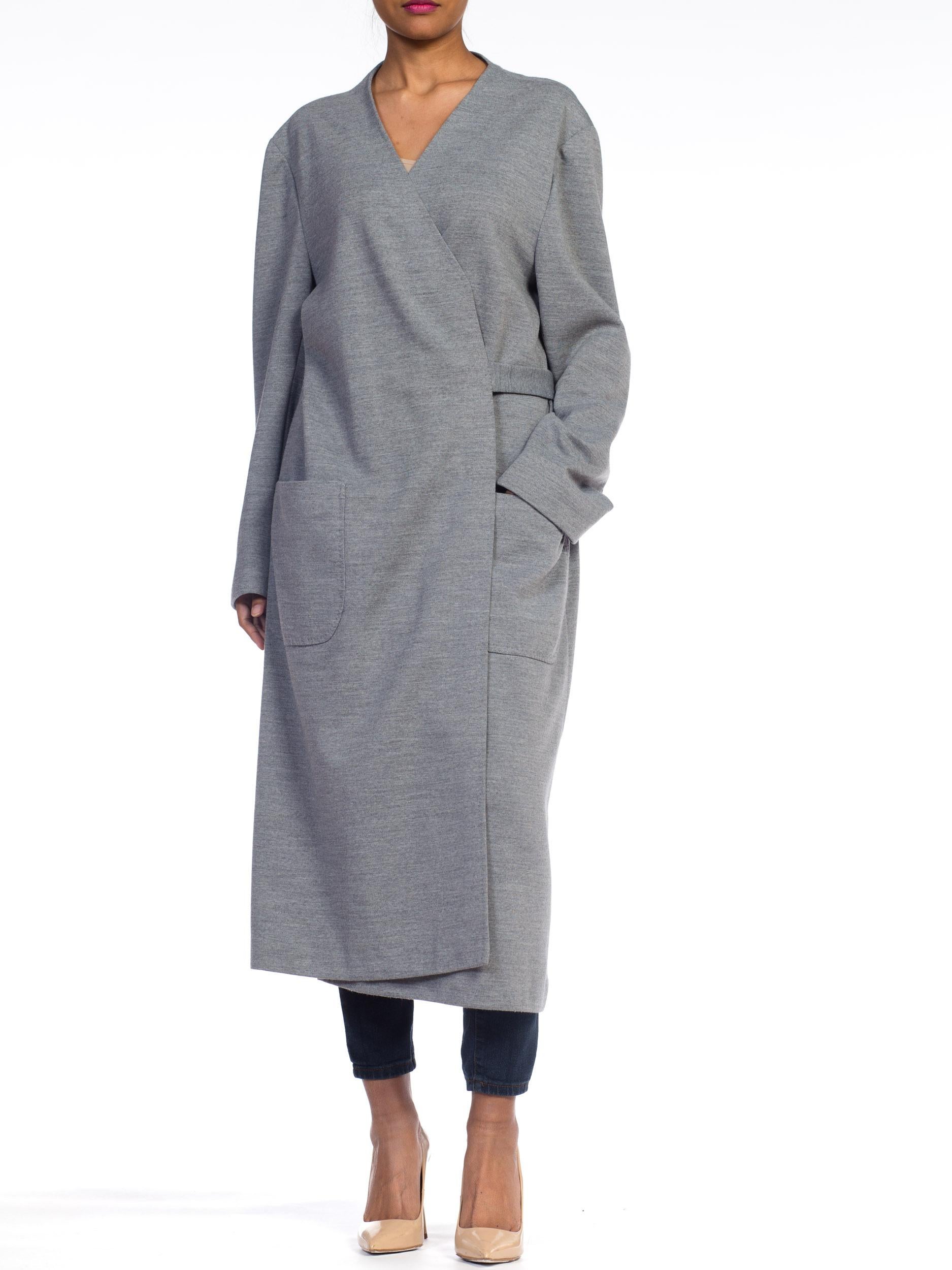 Manteau portefeuille haute couture en laine tricotée gris chiné, fait à la main et non étiqueté, années 1980 en vente 9