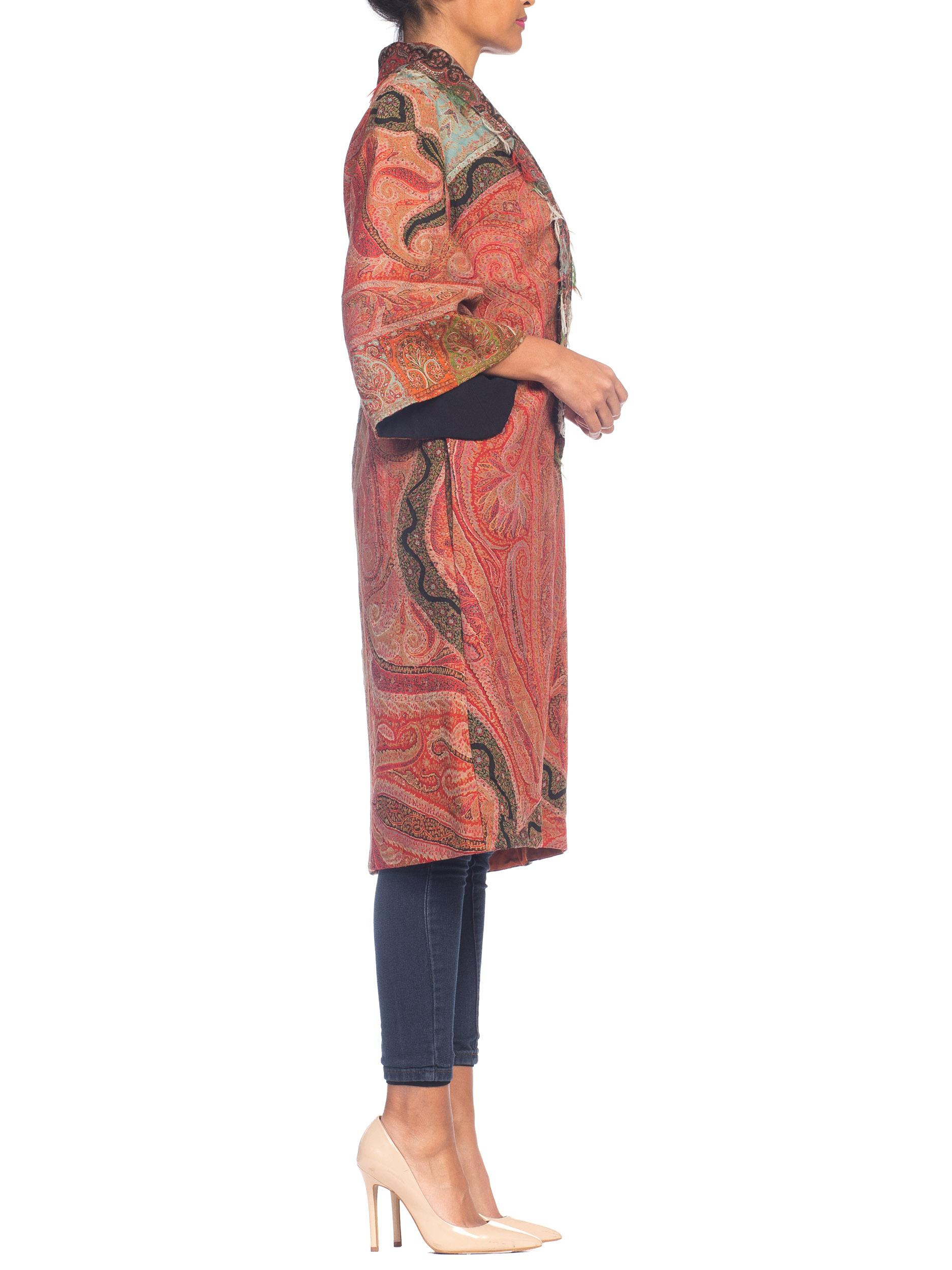 MORPHEW COLLECTION Handbestickter Mantel aus antiker viktorianischer Wolle mit Paisl (Pink) im Angebot