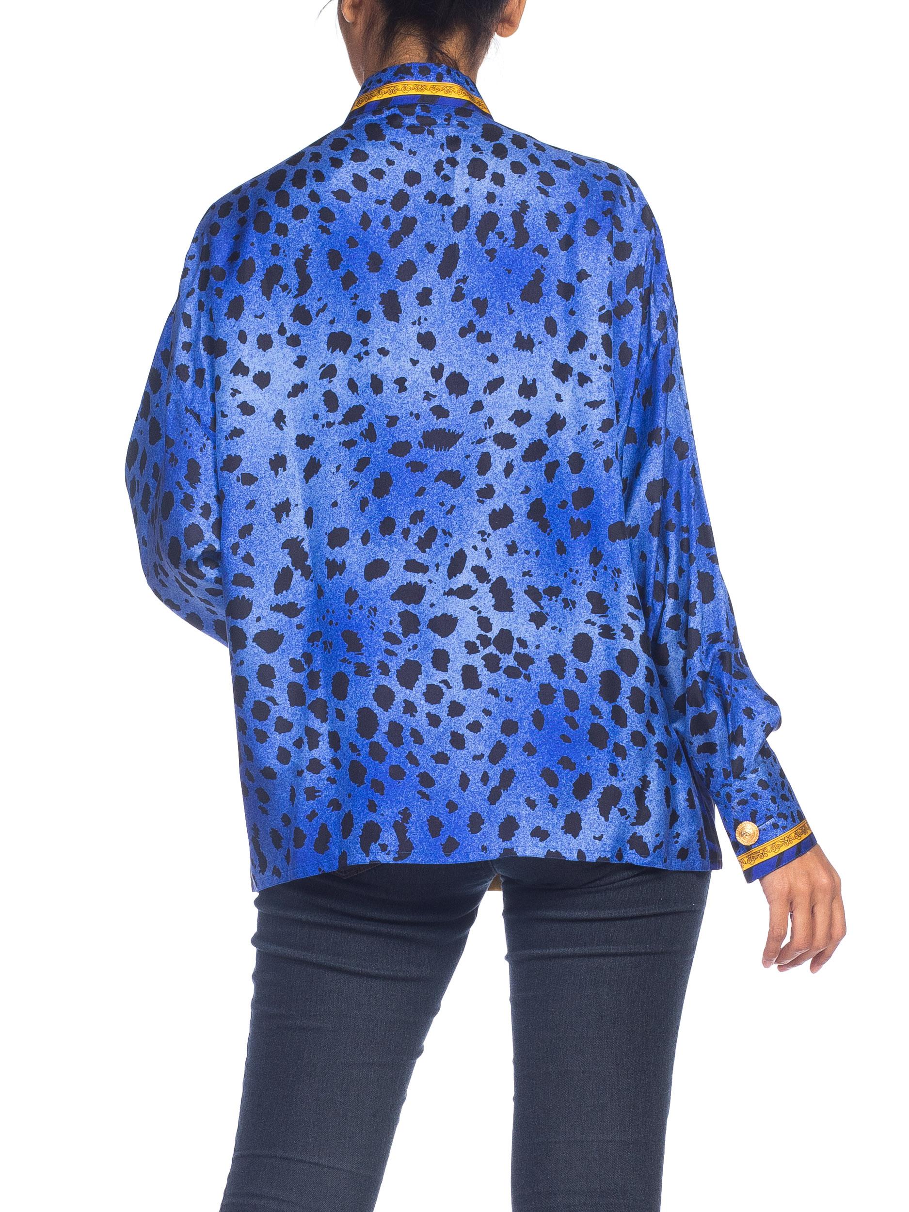 1990S GIANNI VERSACE Blue Silk Baroque Leopard Print Shirt With Gold Buttons In Excellent Condition For Sale In New York, NY