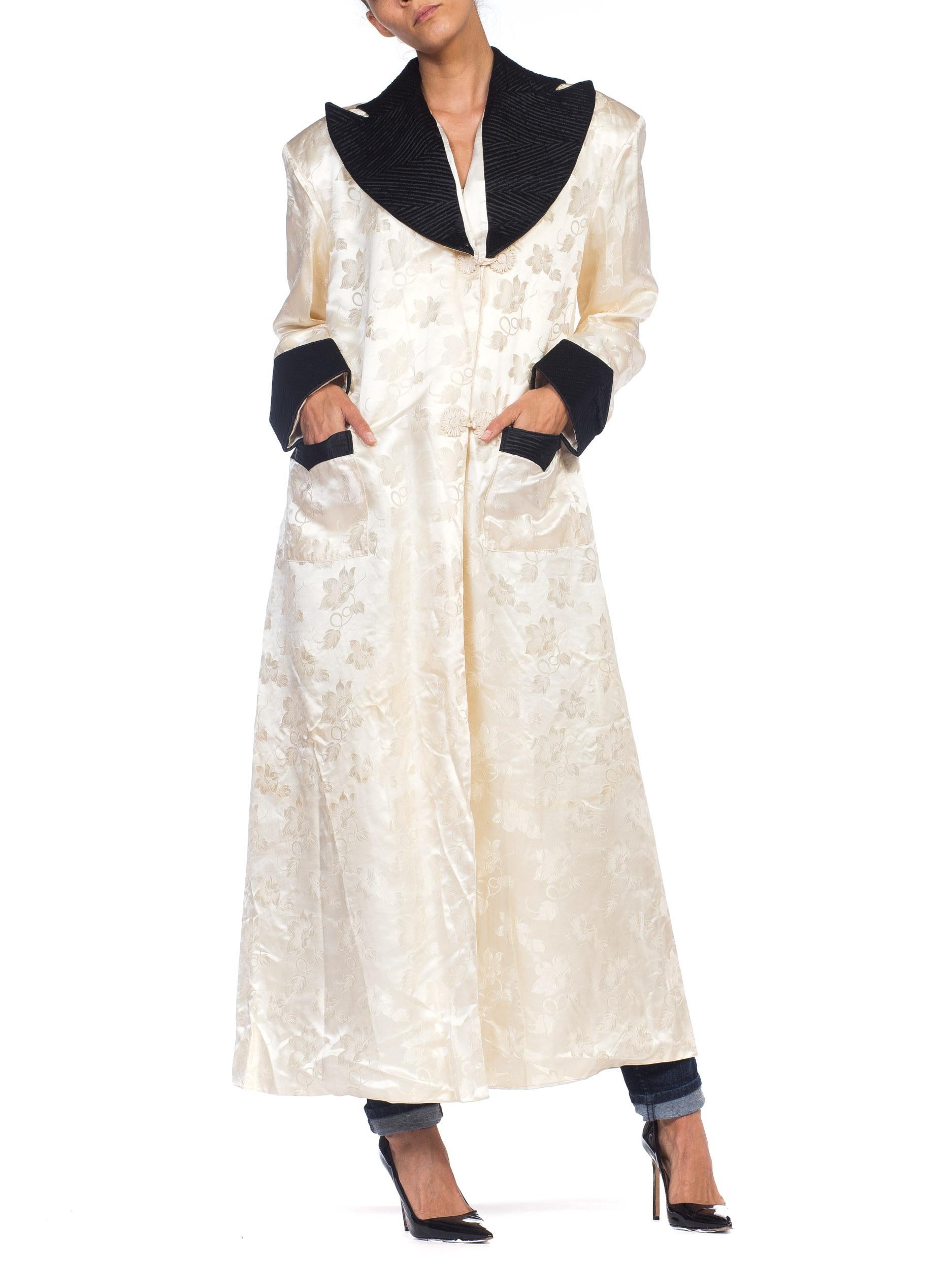 Women's 1940s White Silk Lined Dressing Gown