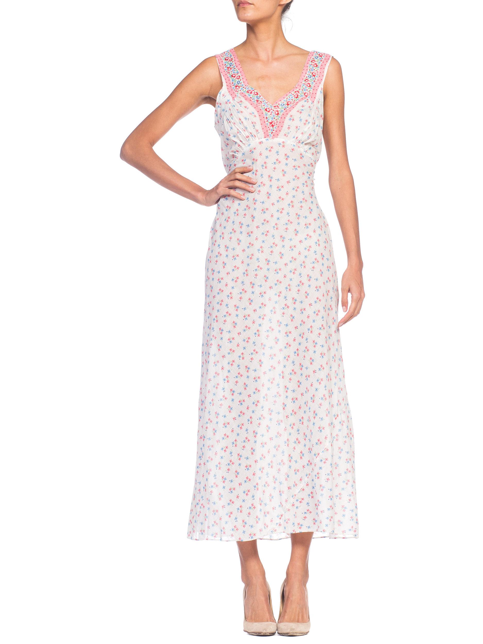1930S Rosa y Azul Floral Algodón Voile Bias Cut Negligee Slip Dress Robe en venta 8