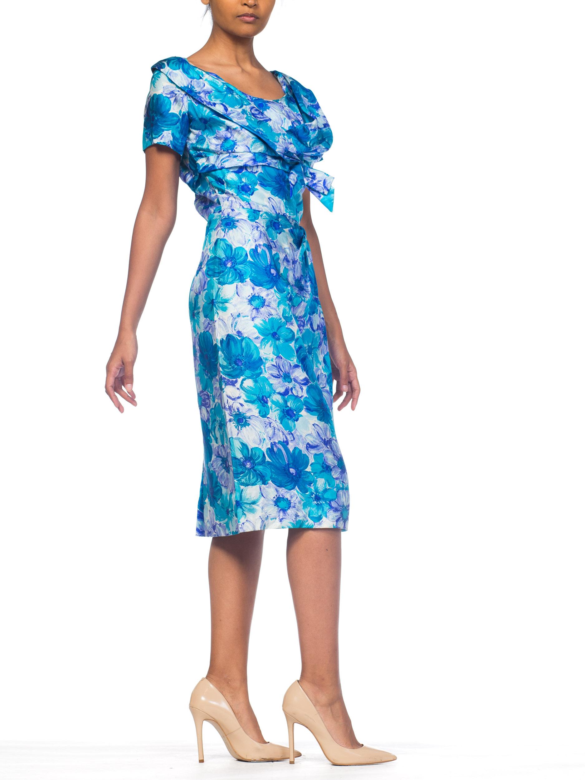 1950er Klassisches drapiertes 1950er Dorothy-Kleid in Blau & Weiß aus geblümter Seide und Twill im Angebot 2