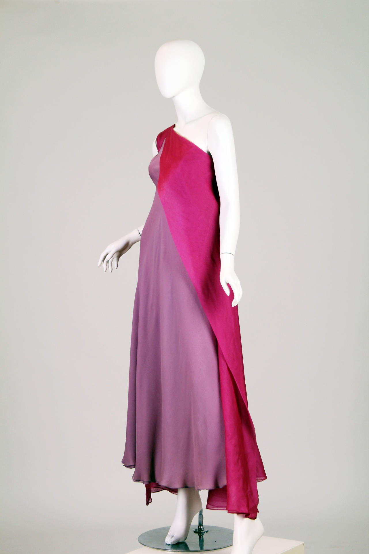 Designer to no less the likes of Lady Bird Johnson, Jacqueline Kennedy and Elizabeth Taylor. George Stavropoulos is a lesser know designer of the highest ilk, charging as much as Parisienne Haute Couture. It is a rare treat to come across one of his
