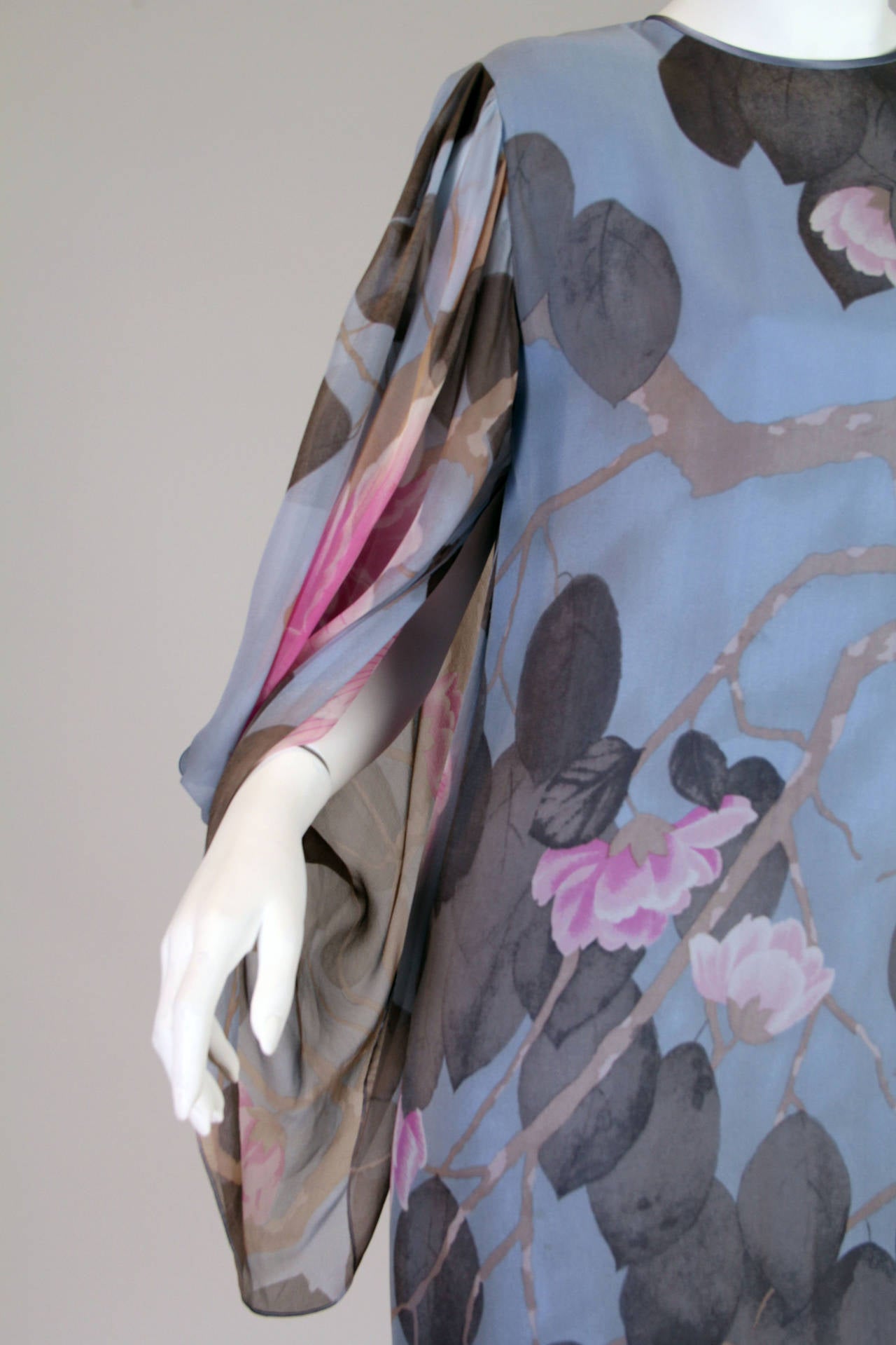 Women's Elegant Hanae Mori Grey Blue Silk Asian Floral Dress