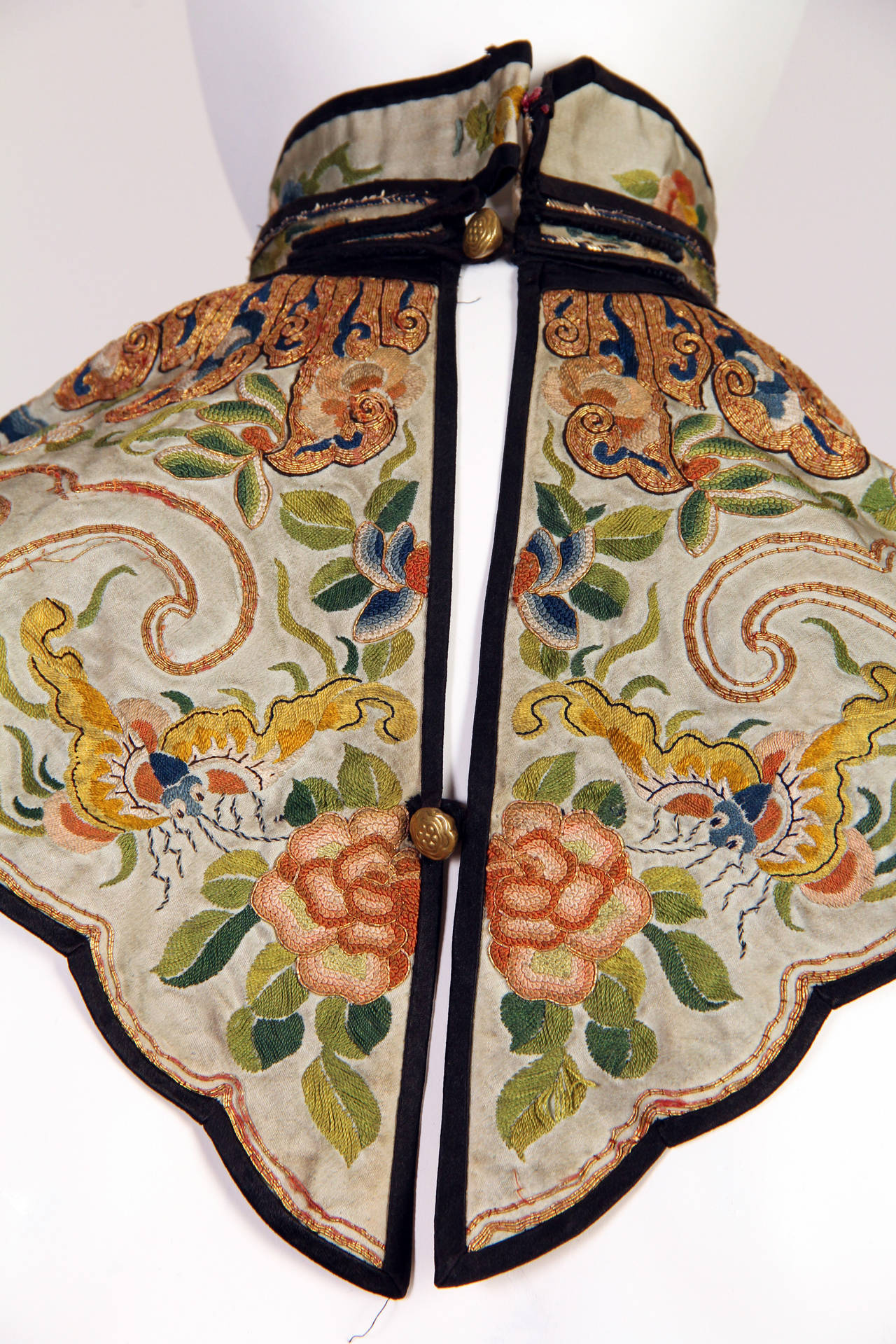 Chinese Cloud Collar 1900s with silk and metallic embroidery featuring the moth In Good Condition In New York, NY