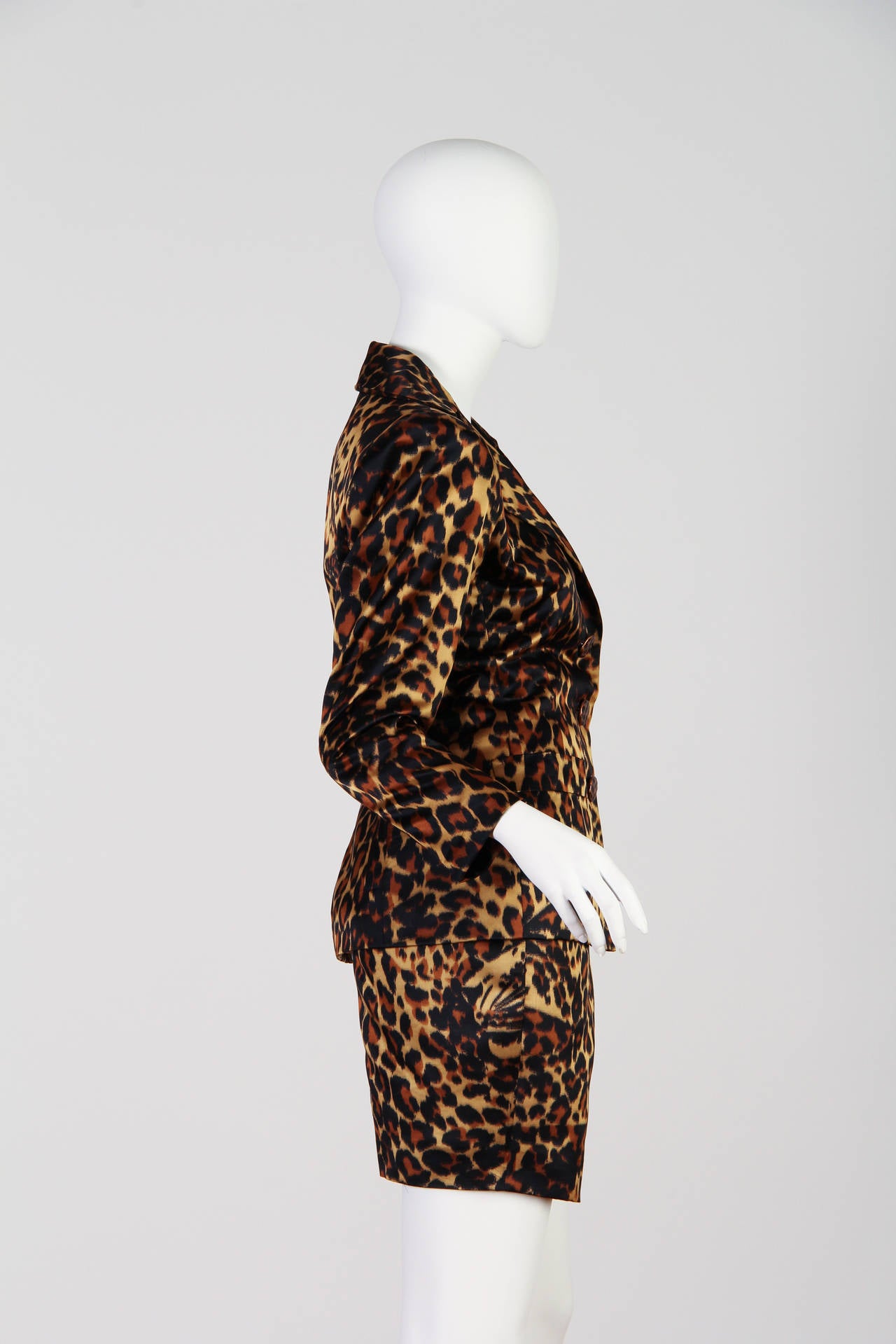 This is true luxury. The textile alone on this suit is to die for. Woven Pompadour silk satin in a leopard print with a few hidden leopard faces in the weave. We love the one on the back shoulder, watching over you ready to pounce on a stranger. The