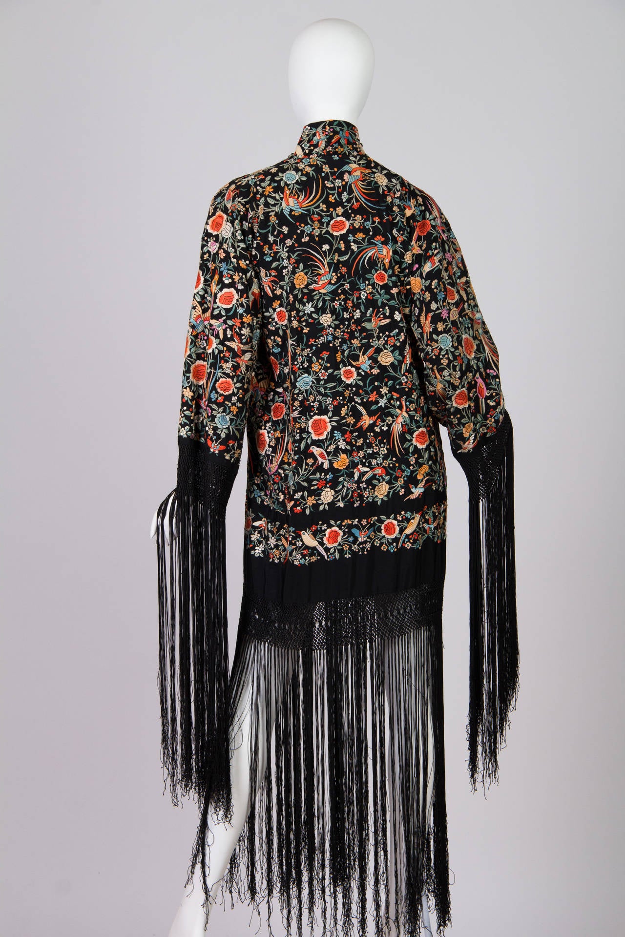 1920s Embroidered Piano Shawl Kimono In Excellent Condition In New York, NY