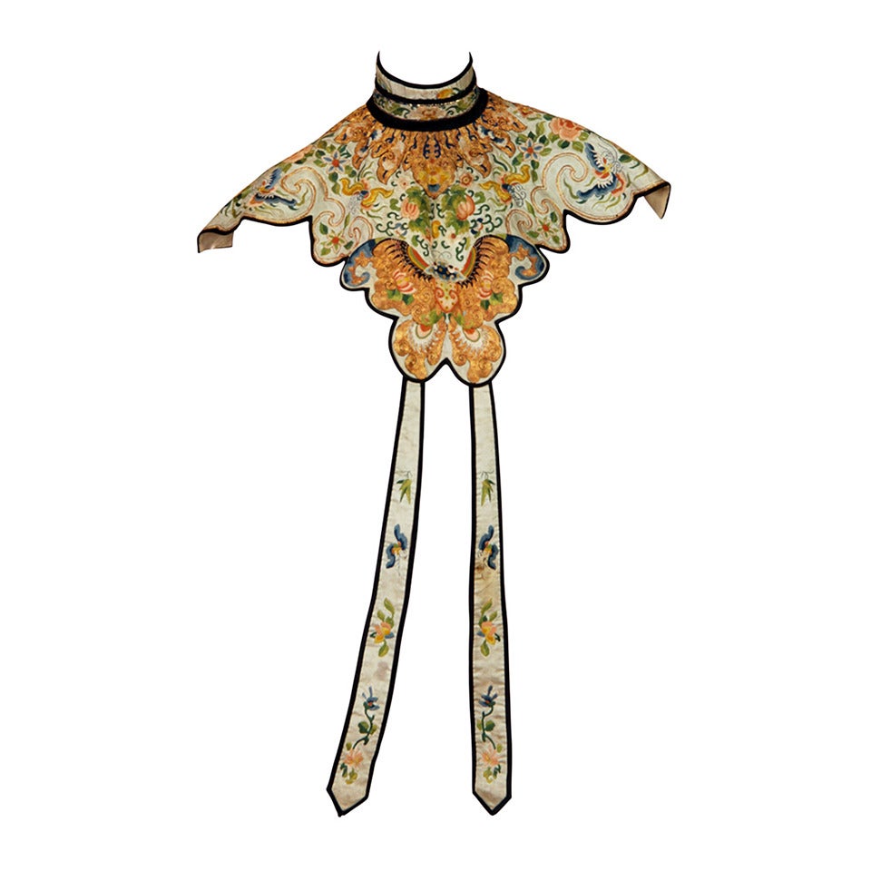 Chinese Cloud Collar 1900s with silk and metallic embroidery featuring the moth