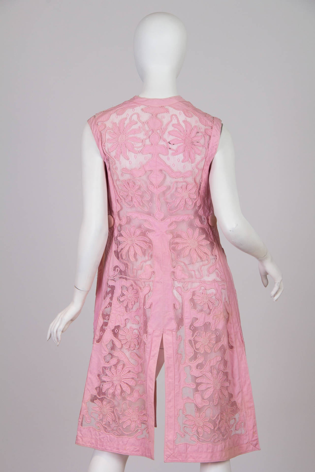 Violet Gilet long de tunique édouardien en coton et dentelle rose pâle des années 1900 en vente