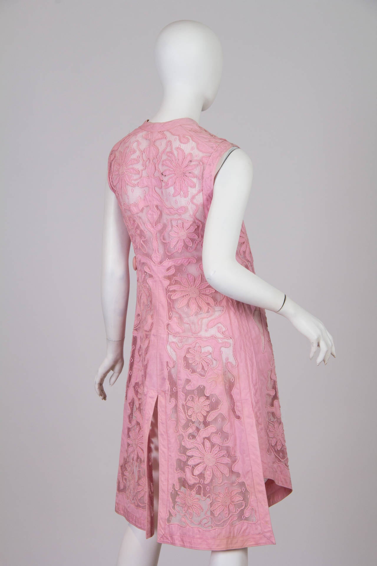 Gilet long de tunique édouardien en coton et dentelle rose pâle des années 1900 Bon état - En vente à New York, NY