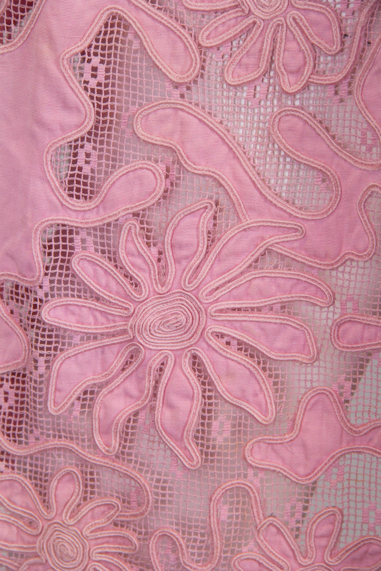 Gilet long de tunique édouardien en coton et dentelle rose pâle des années 1900 en vente 2