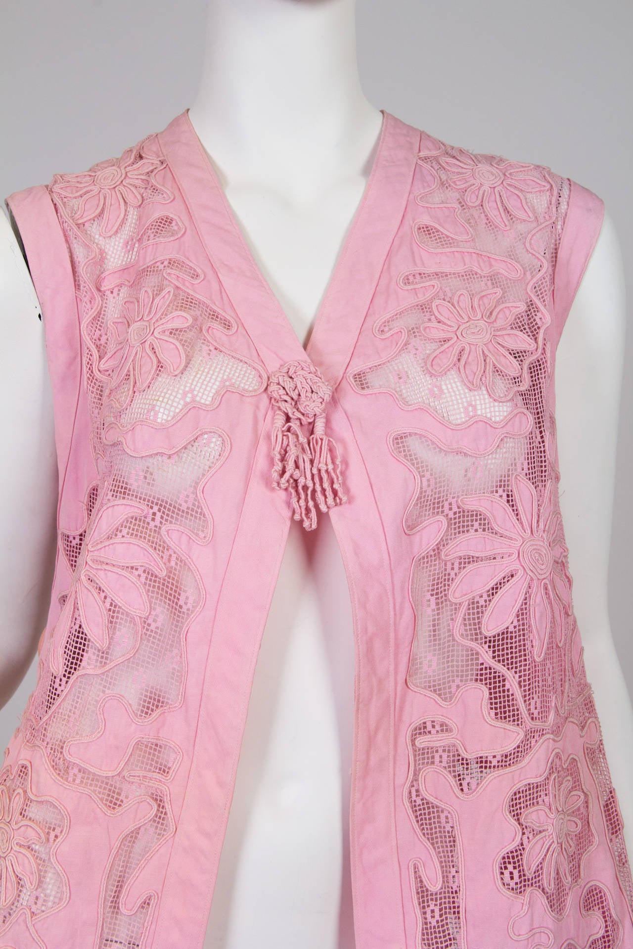 1900S Baby Pink Cotton & Lace Edwardian Long Tunic Length Vest For Sale 3
