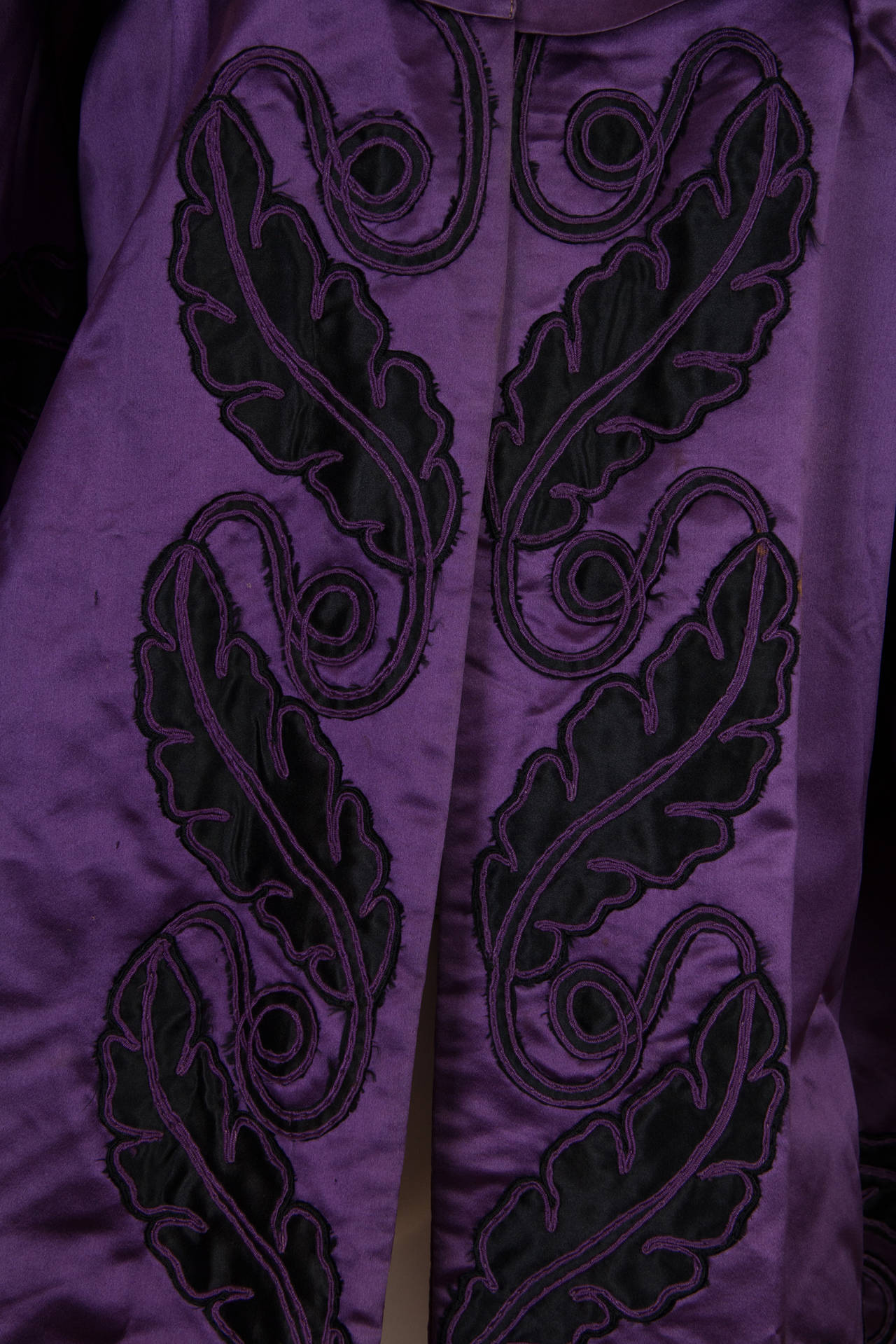 Victorian Purple & Black Silk Satin 1850-70 Cape With Hand-Quilted Lining Appli For Sale 3