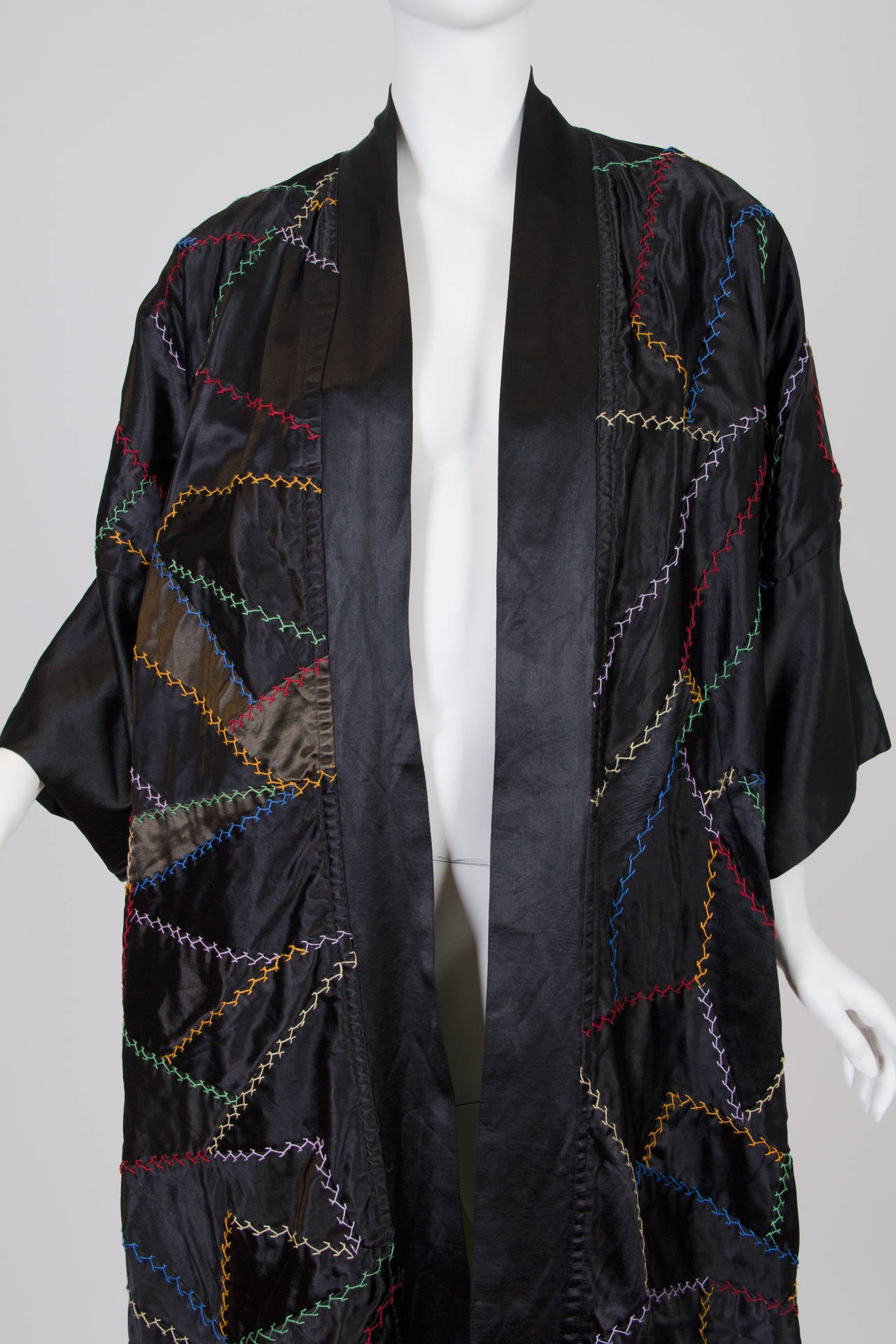 1920s Art Deco Flapper Era Embroidered Silk Crazy Quilt Patchwork Kimono Coat In Excellent Condition In New York, NY