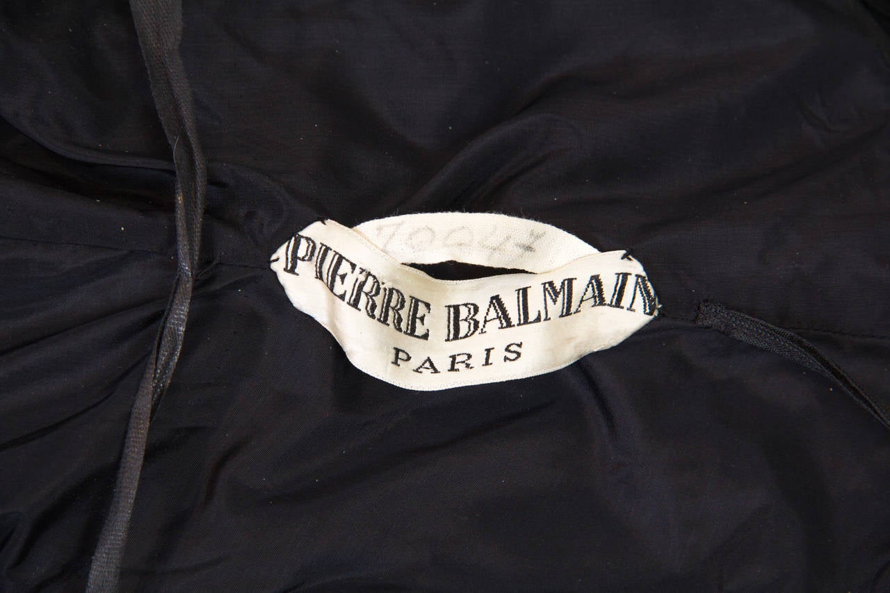 1950er Jahre PIERRE BALMAIN Schwarz-Weißes Haute Couture-Cocktailkleid aus Seidenspitze Jacke im Angebot 6