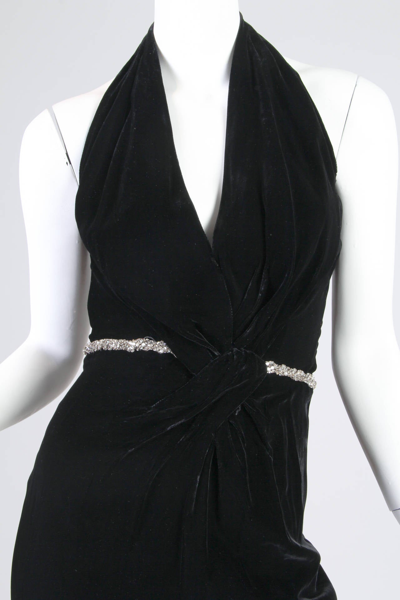 1970S CEIL CHAPMAN Black Rayon & Silk Velvet Plunging Halter Neck Gown With Sli For Sale 2