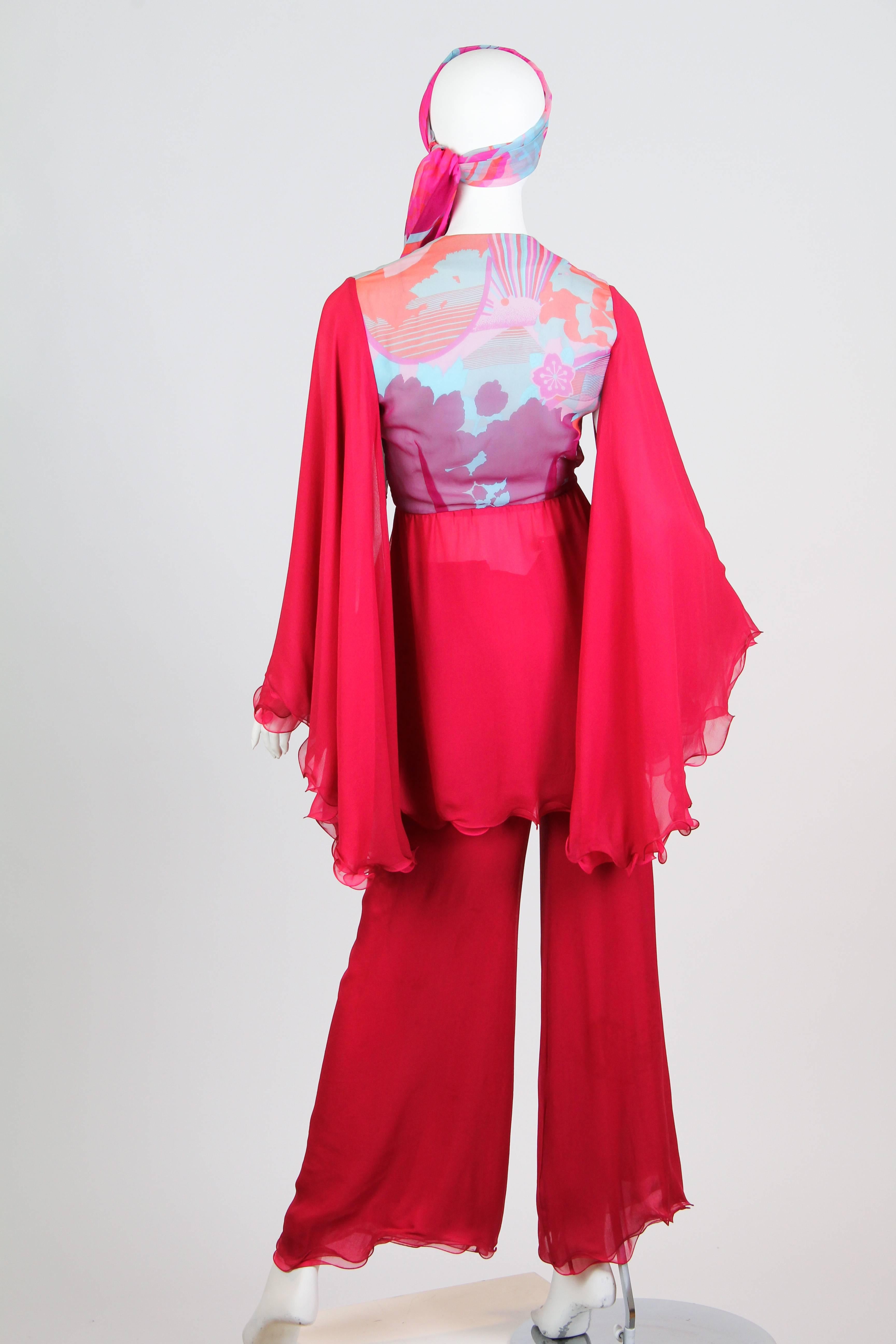 Rouge HANAE MORI Ensemble chemisier, écharpe et pantalon haute couture en mousseline de soie, années 1970 en vente
