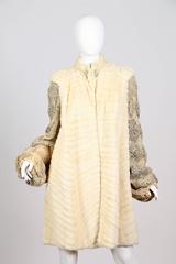 Cappotto in pelliccia di Ermellino con maniche in pizzo all'uncinetto in misto lana metallizzata 1930S